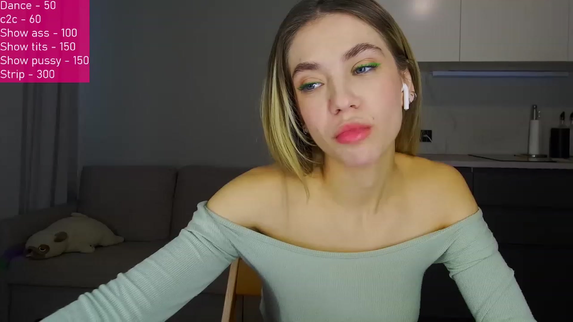 Gallery image thumbnail from FunnyMinni's myfreecams stream on, 12/12/2022, 08:34 image 10 of 20