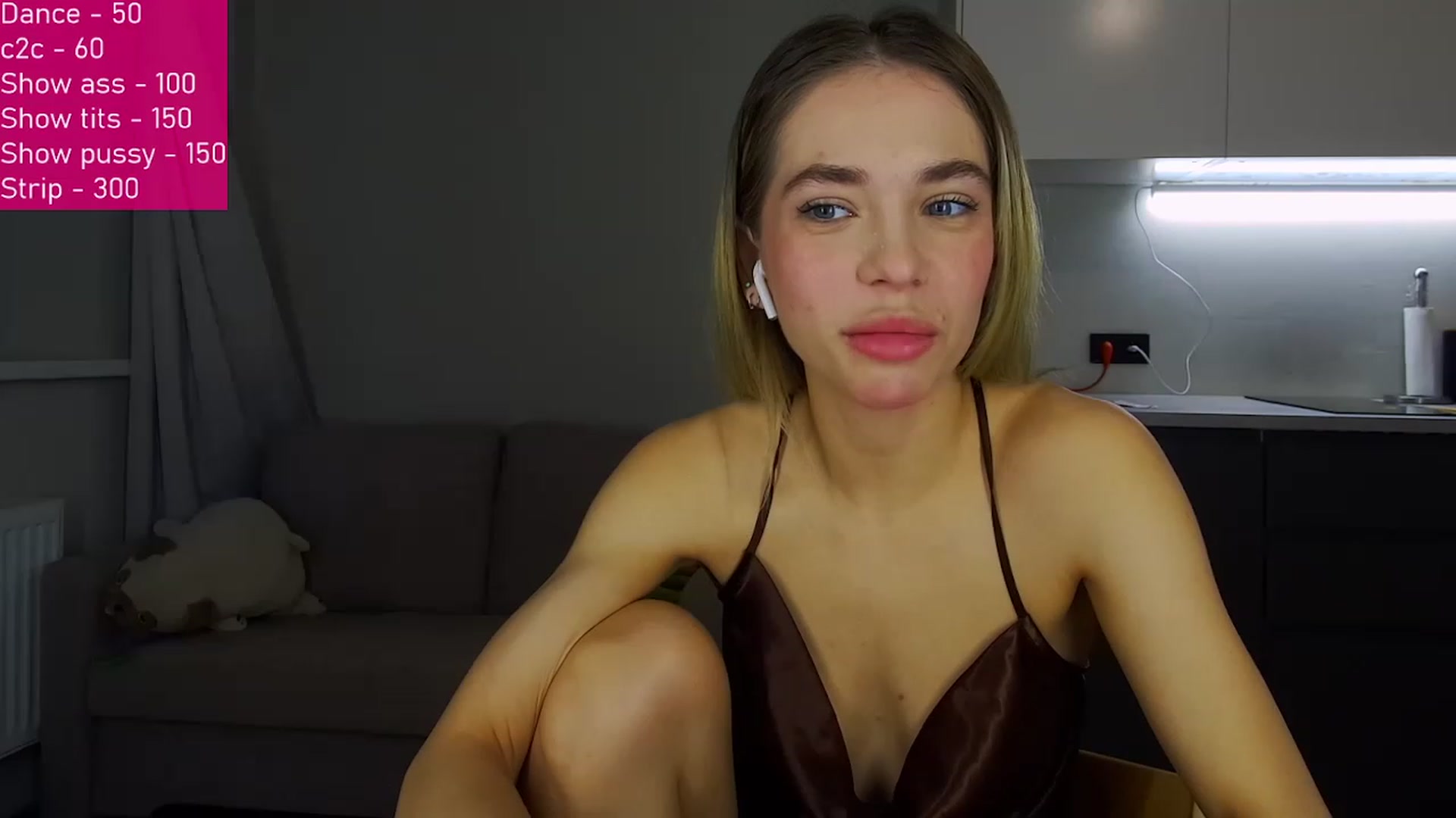 Gallery image thumbnail from FunnyMinni's myfreecams stream on, 12/12/2022, 17:38 image 2 of 20