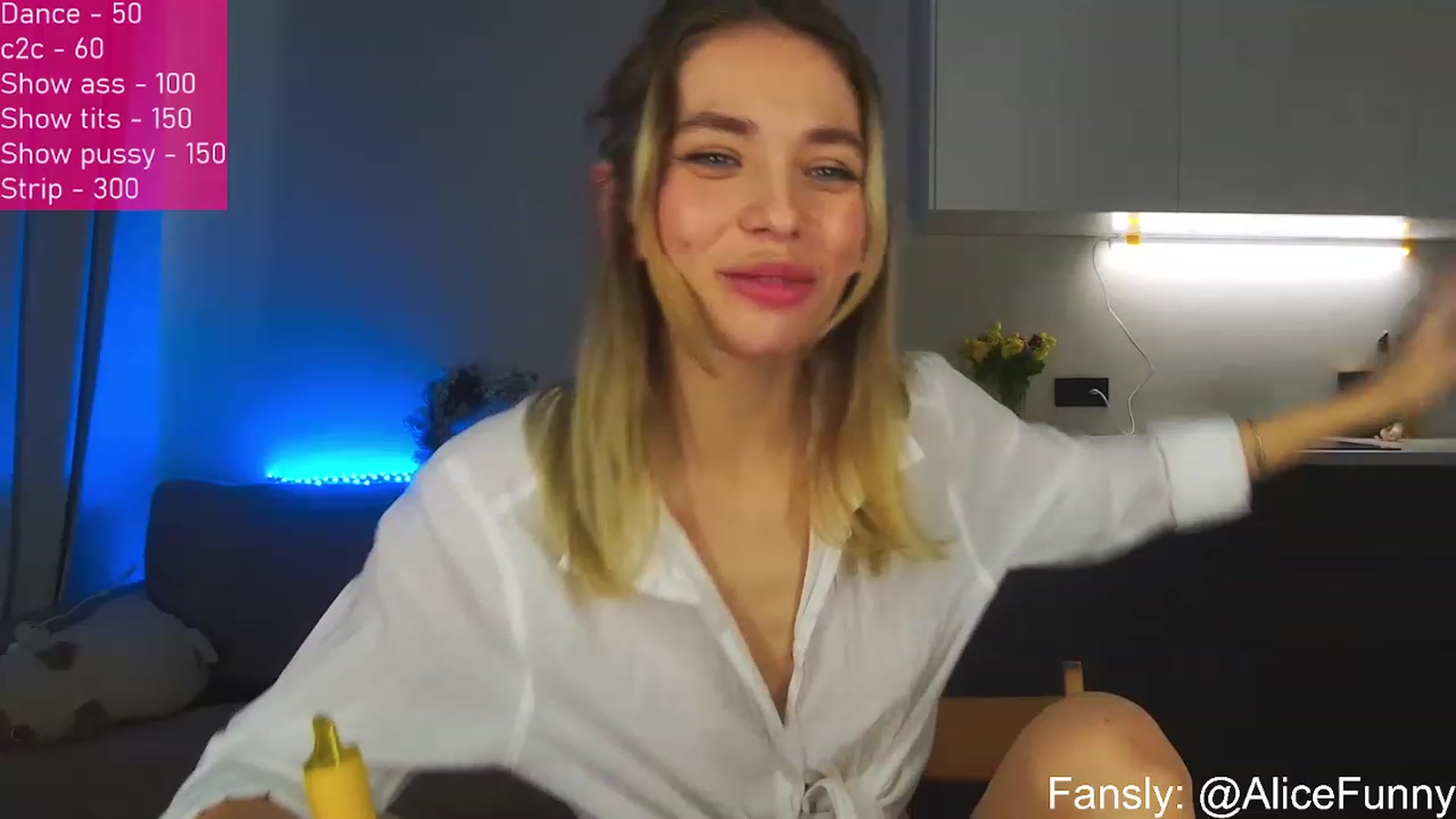 Gallery image thumbnail from FunnyMinni's myfreecams stream on, 12/18/2022, 07:16 image 13 of 20