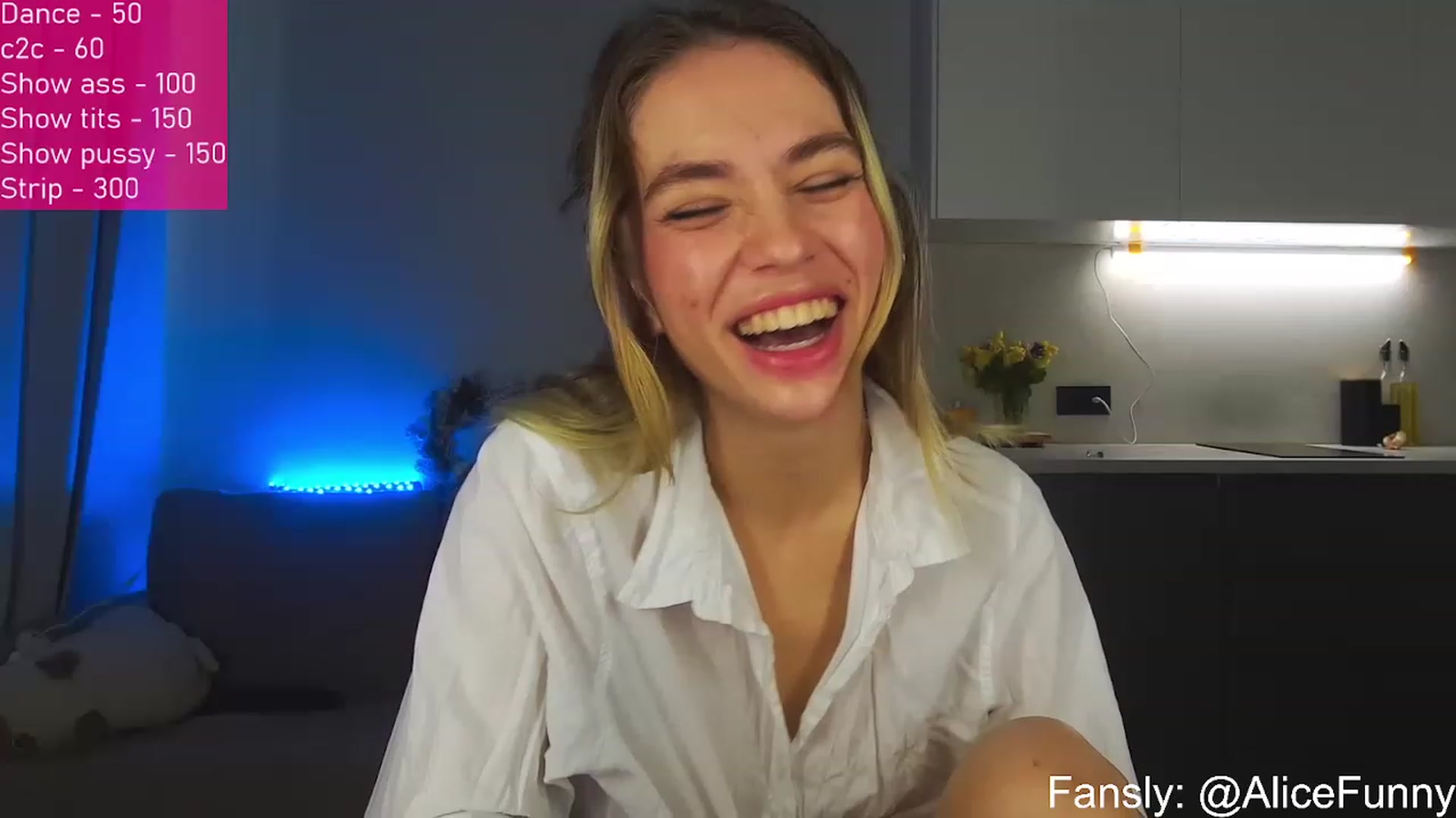 Gallery image thumbnail from FunnyMinni's myfreecams stream on, 12/18/2022, 07:16 image 16 of 20