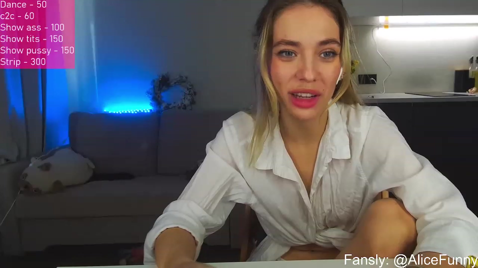 Gallery image thumbnail from FunnyMinni's myfreecams stream on, 12/18/2022, 08:17 image 10 of 20
