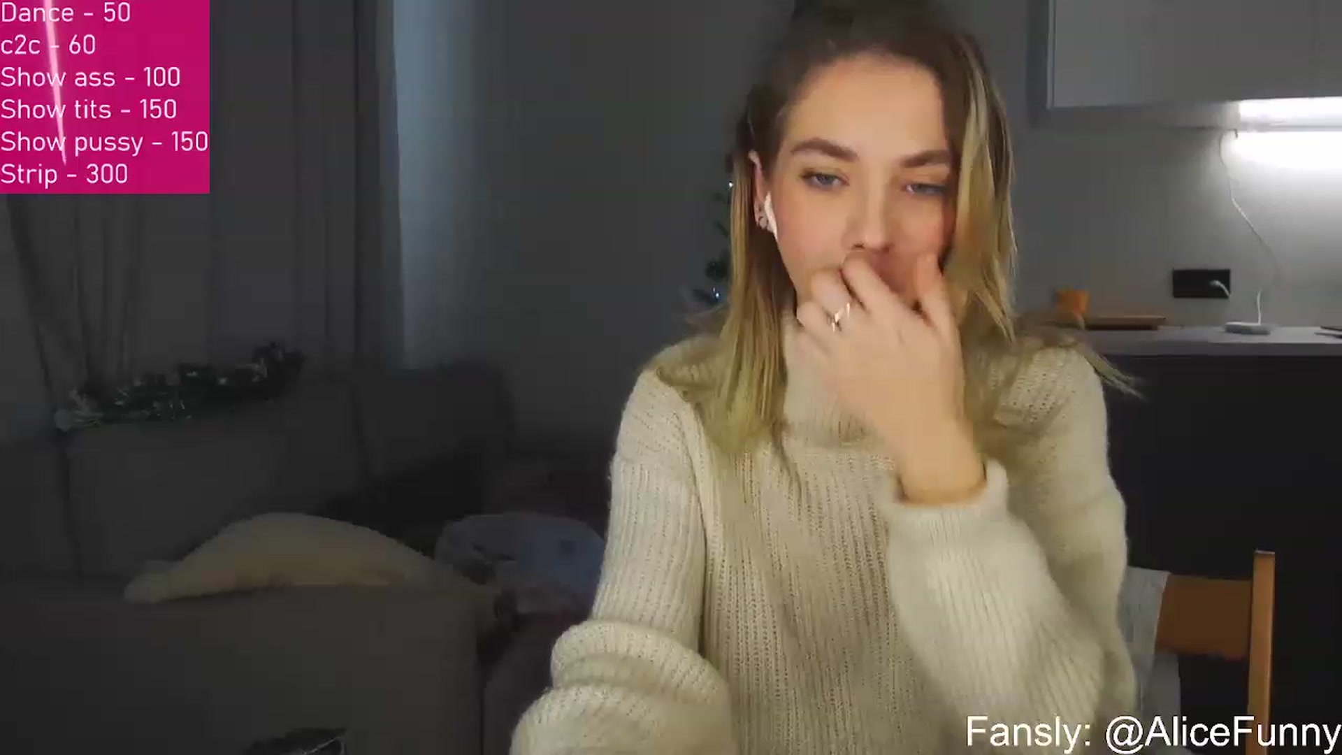 Gallery image thumbnail from FunnyMinni's myfreecams stream on, 12/21/2022, 08:47 image 12 of 20