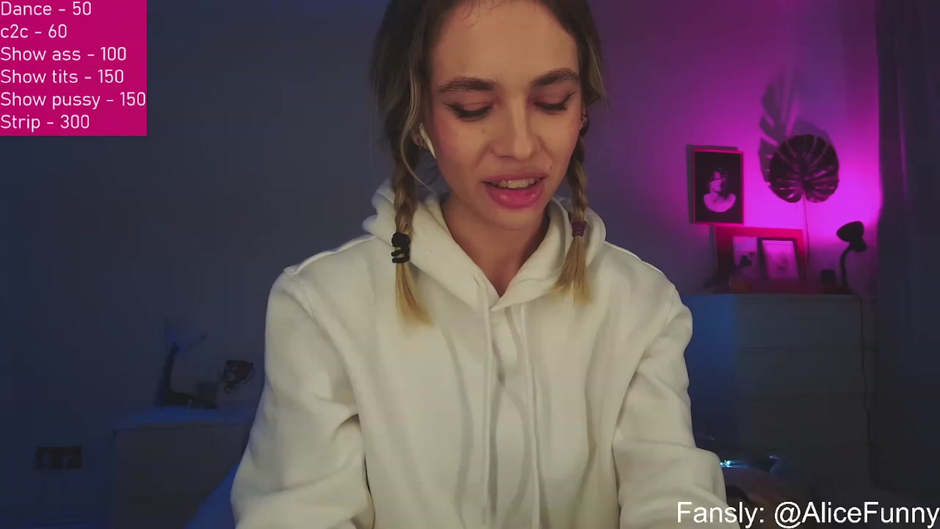 Gallery image thumbnail from FunnyMinni's myfreecams stream on, 12/28/2022, 18:26 image 14 of 20
