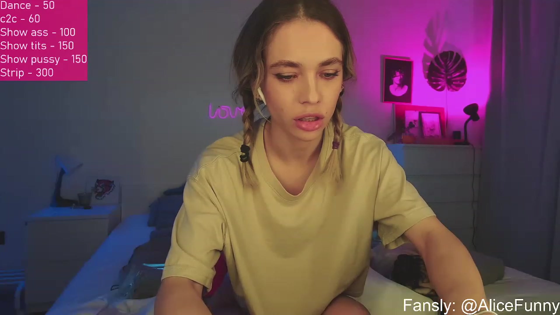 Gallery image thumbnail from FunnyMinni's myfreecams stream on, 12/28/2022, 18:26 image 19 of 20