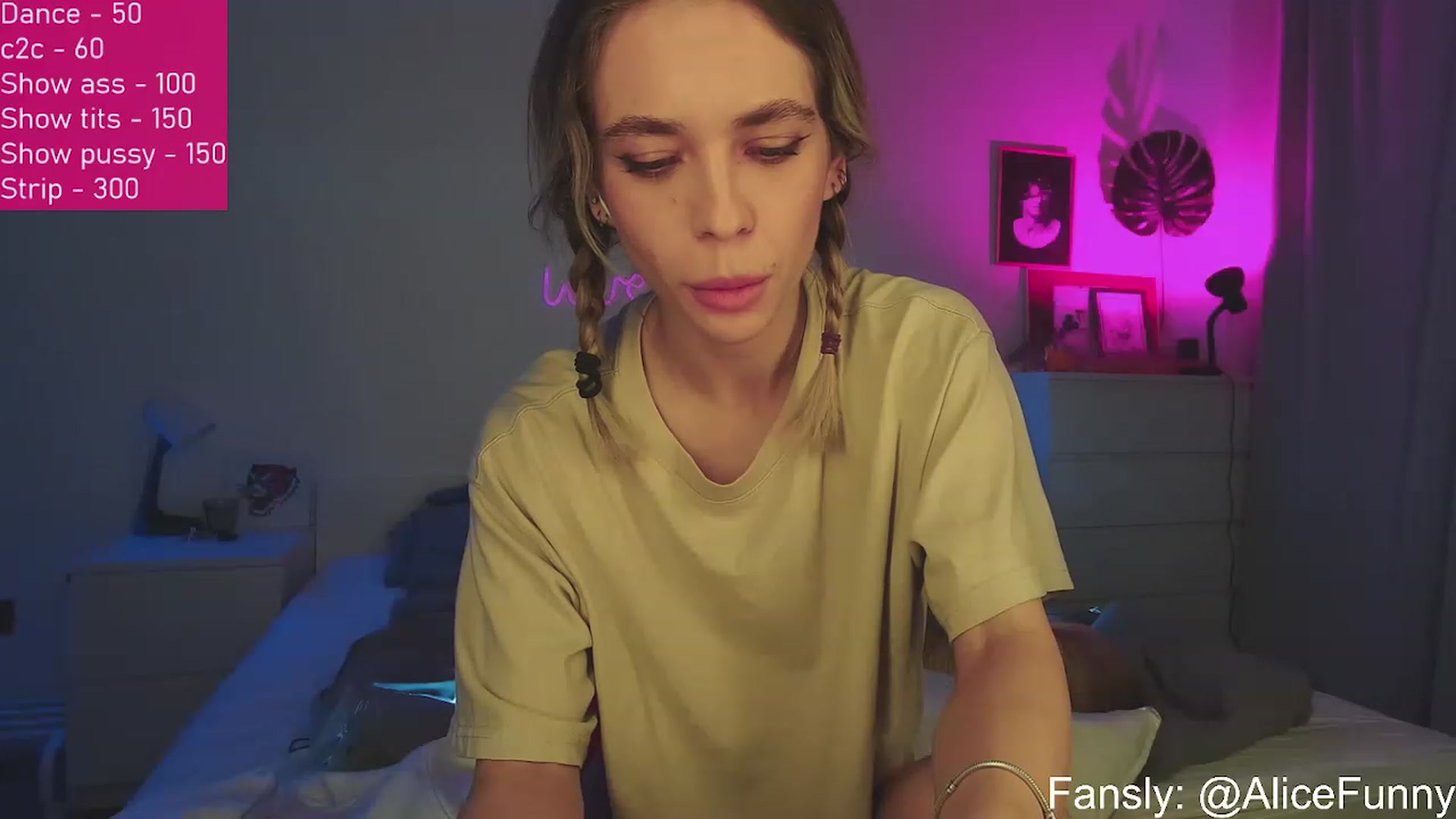 Gallery image thumbnail from FunnyMinni's myfreecams stream on, 12/28/2022, 18:26 image 20 of 20