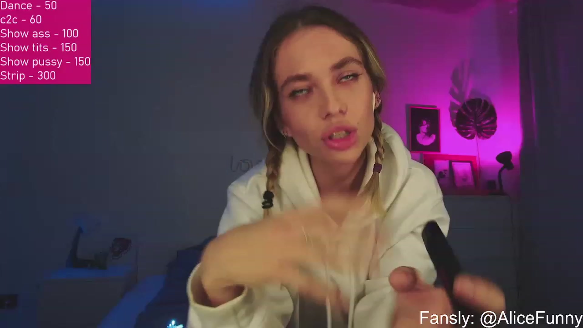 Gallery image thumbnail from FunnyMinni's myfreecams stream on, 12/28/2022, 18:26 image 6 of 20