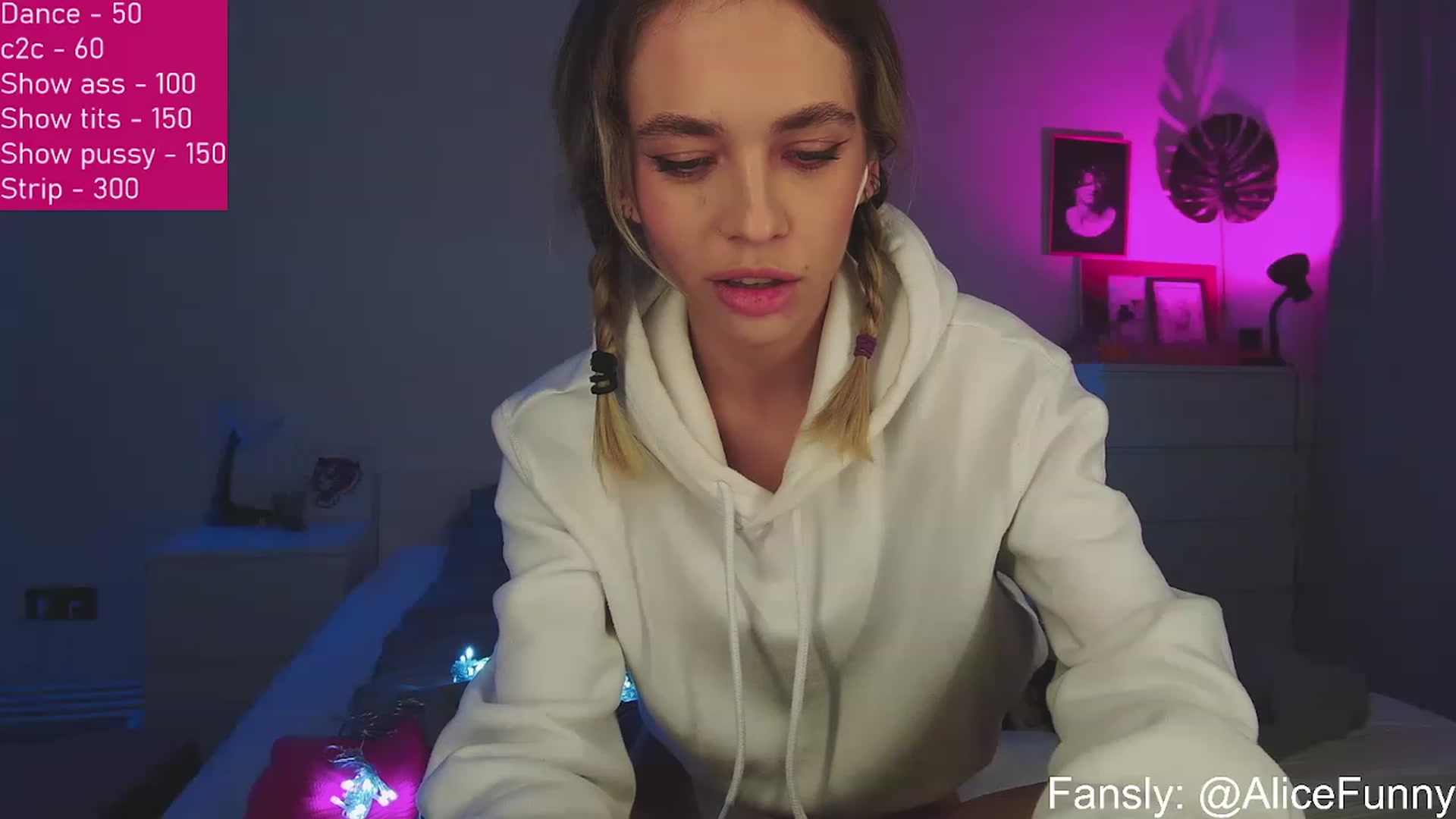 Gallery image thumbnail from FunnyMinni's myfreecams stream on, 12/28/2022, 18:26 image 4 of 20