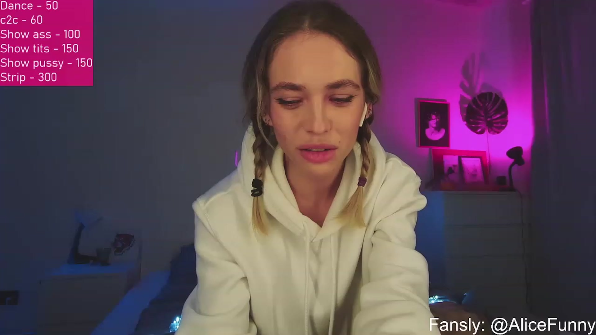 Gallery image thumbnail from FunnyMinni's myfreecams stream on, 12/28/2022, 18:26 image 7 of 20