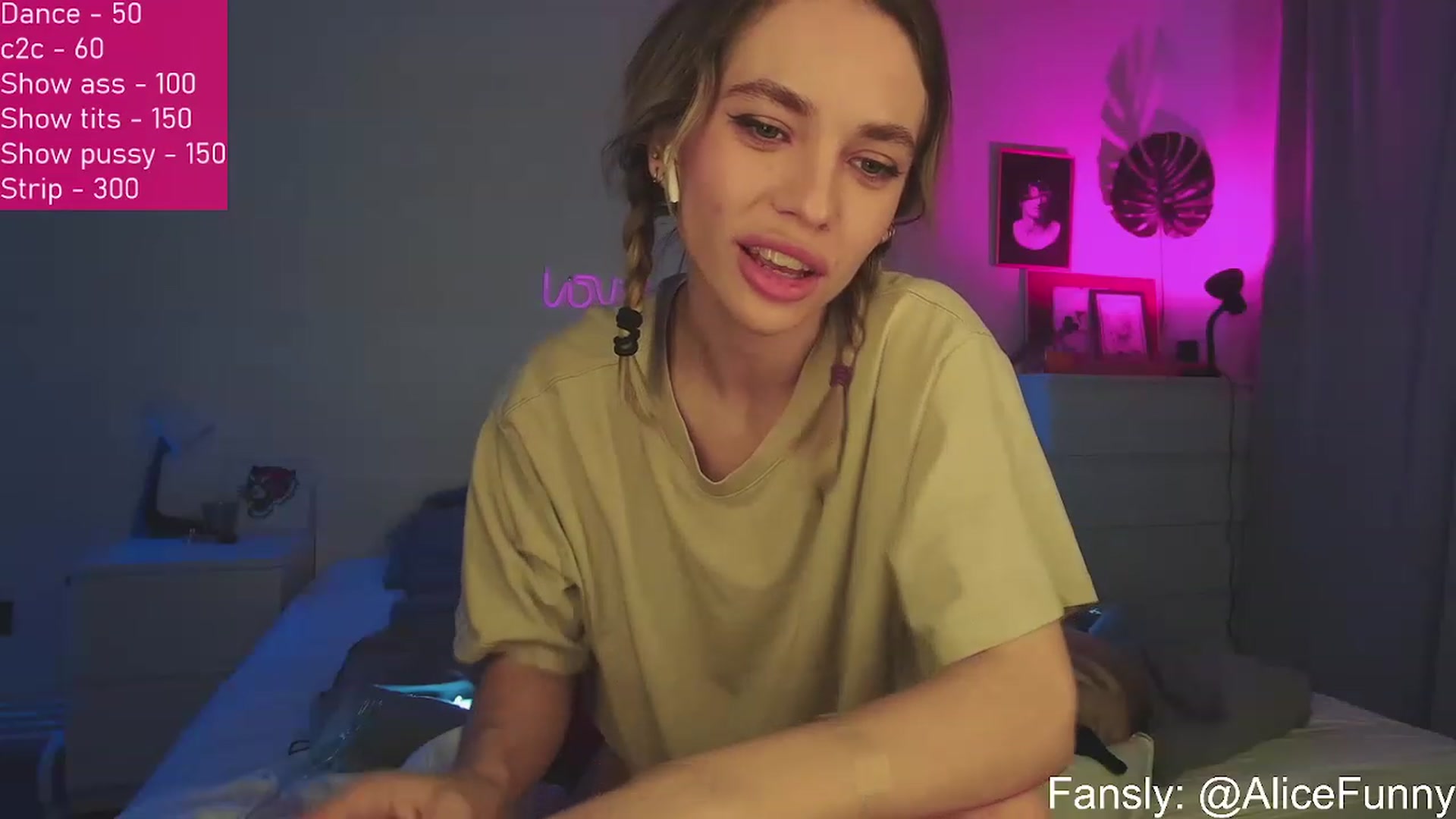 Gallery image thumbnail from FunnyMinni's myfreecams stream on, 12/28/2022, 18:26 image 18 of 20