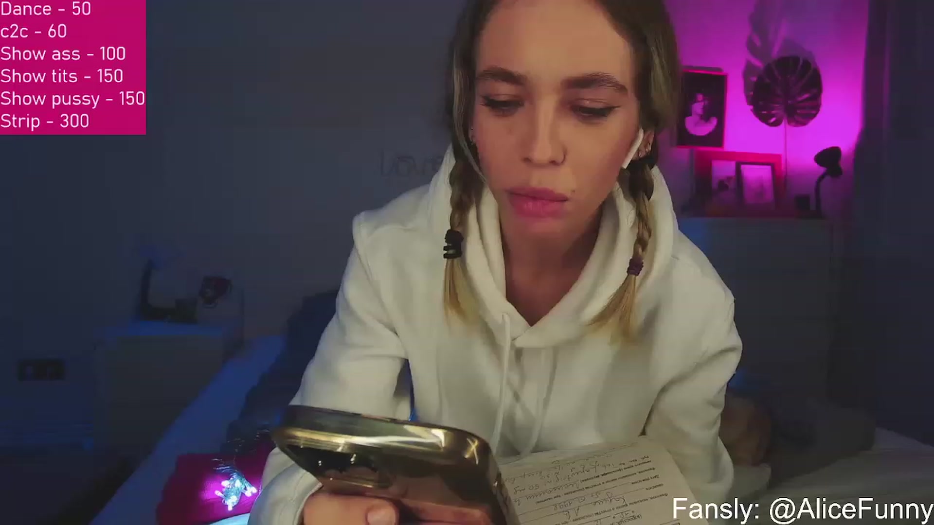 Gallery image thumbnail from FunnyMinni's myfreecams stream on, 12/28/2022, 18:26 image 5 of 20