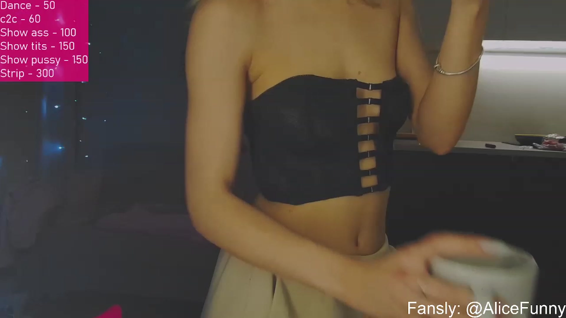 Gallery image thumbnail from FunnyMinni's myfreecams stream on, 01/13/2023, 18:03 image 18 of 20