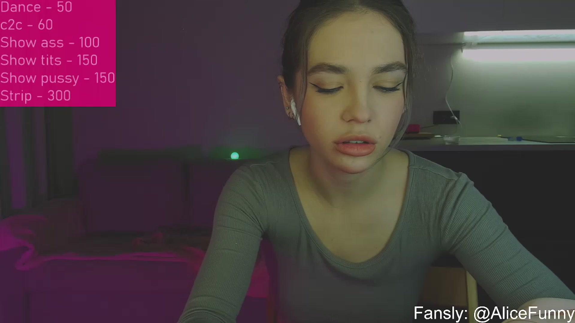 Gallery image thumbnail from FunnyMinni's myfreecams stream on, 01/31/2023, 18:15 image 12 of 20