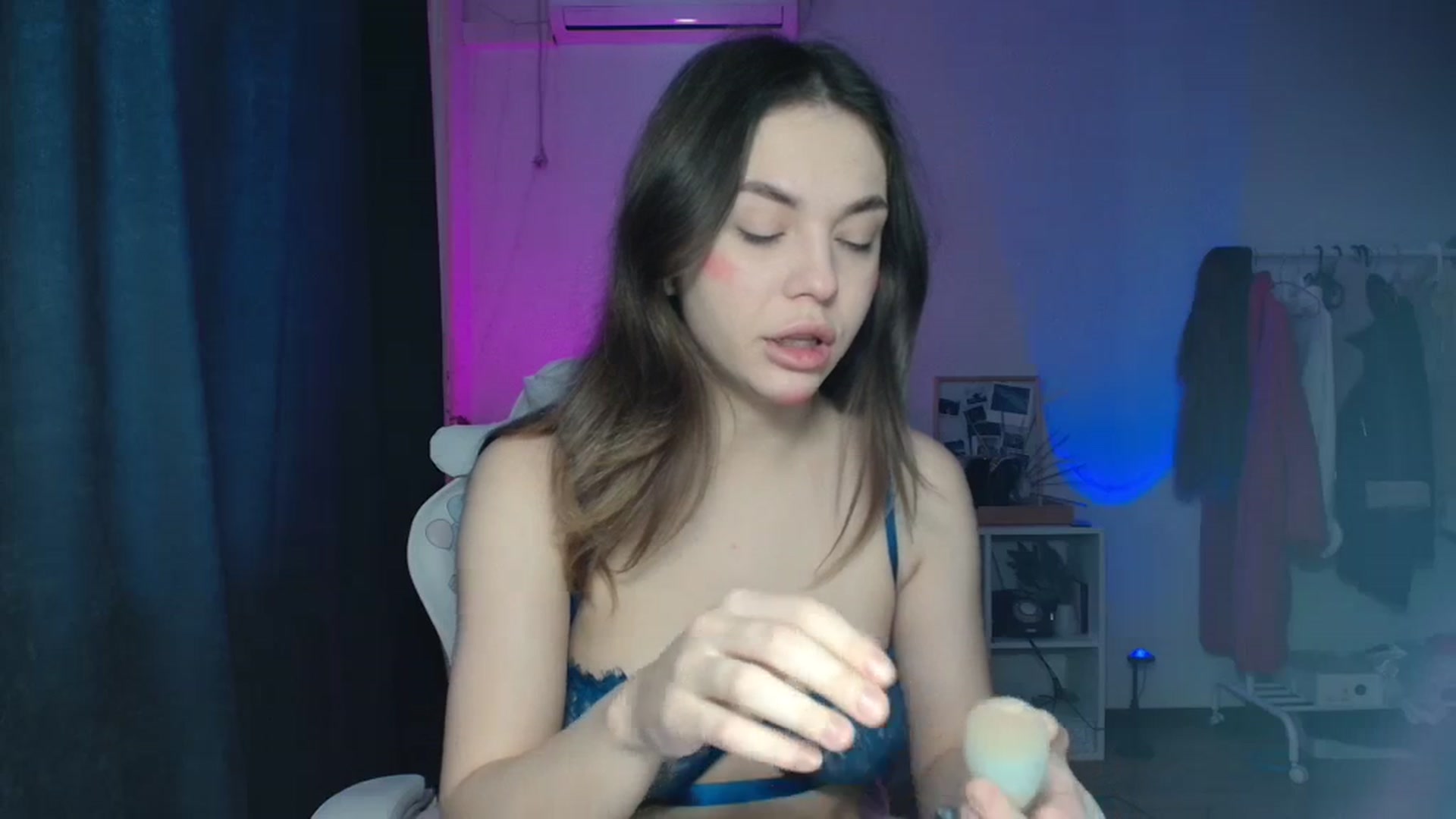 Gallery image thumbnail from FunnyMinni's myfreecams stream on, 02/26/2024, 08:33 image 7 of 20