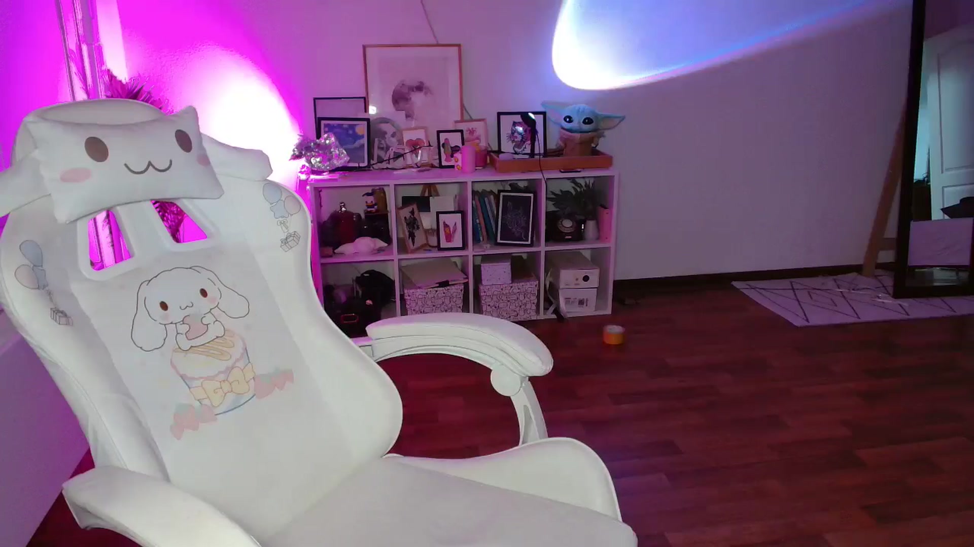 Gallery image thumbnail from FunnyMinni's myfreecams stream on, 06/15/2024, 19:04 image 8 of 20