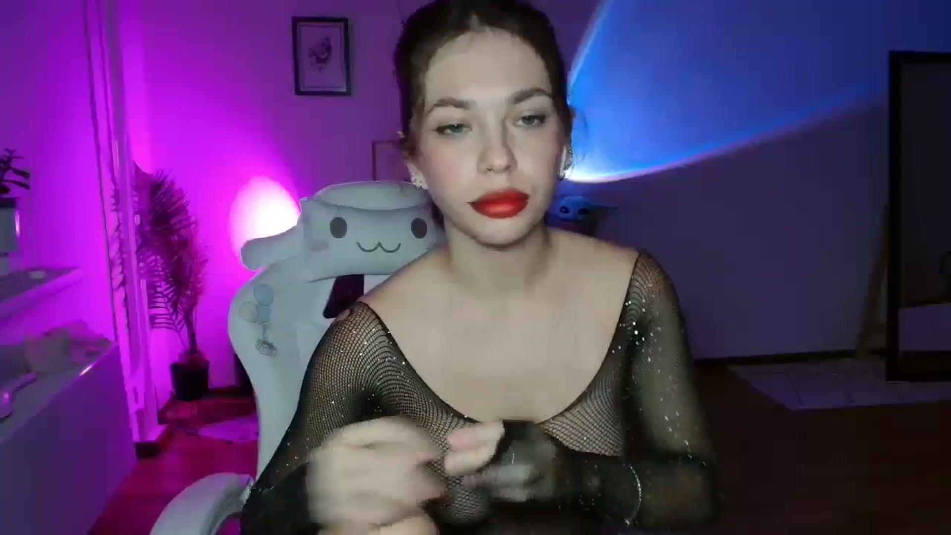 Gallery image thumbnail from FunnyMinni's myfreecams stream on, 06/16/2024, 17:46 image 16 of 20
