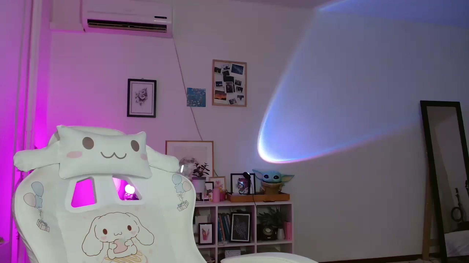 Gallery image thumbnail from FunnyMinni's myfreecams stream on, 06/19/2024, 19:46 image 6 of 20