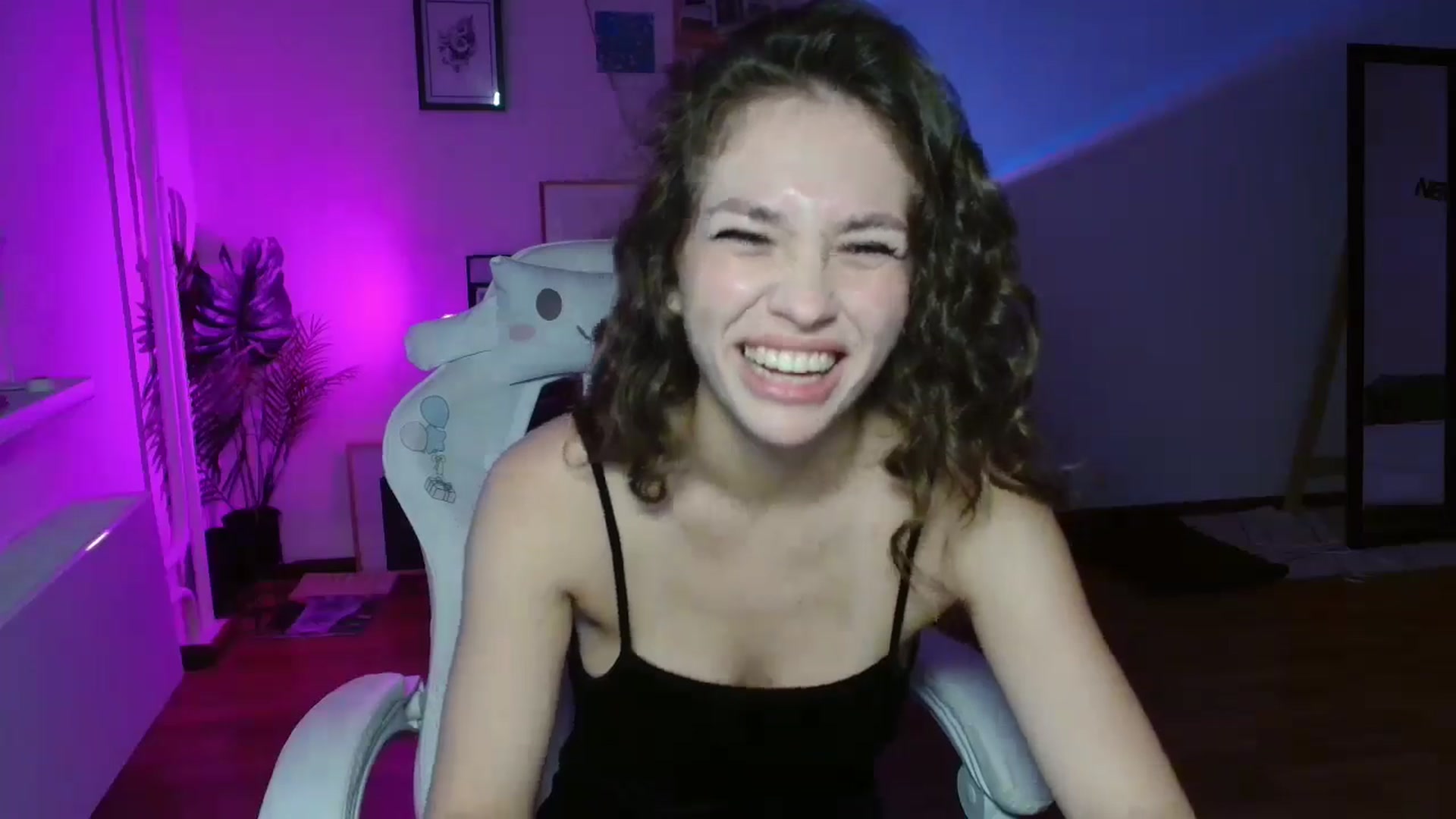 Gallery image thumbnail from FunnyMinni's myfreecams stream on, 07/01/2024, 17:35 image 4 of 20
