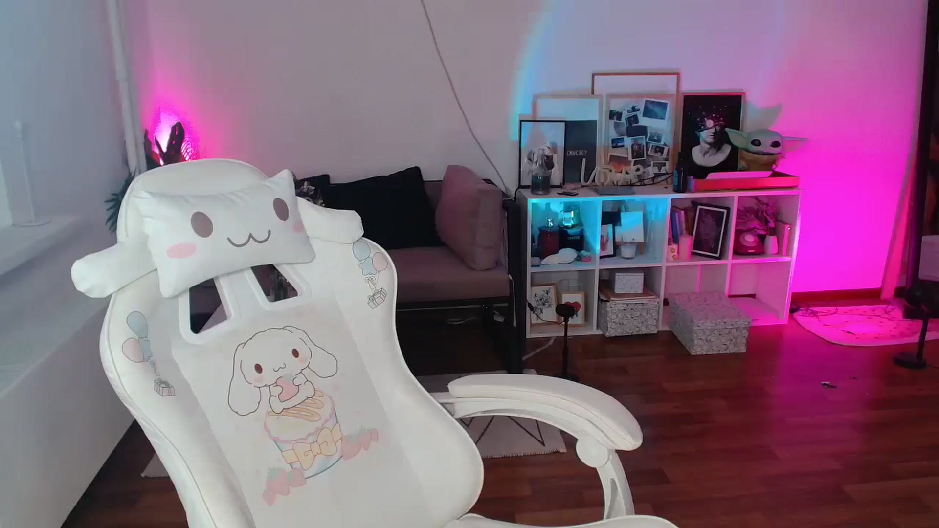 Gallery image thumbnail from FunnyMinni's myfreecams stream on, 08/13/2024, 10:20 image 7 of 20
