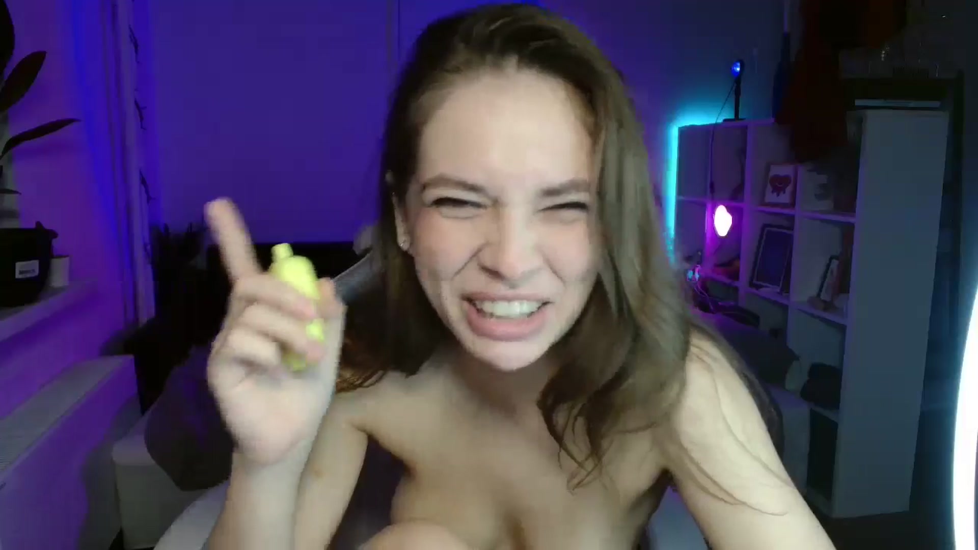 Gallery image thumbnail from FunnyMinni's myfreecams stream on, 10/16/2024, 18:54 image 8 of 20