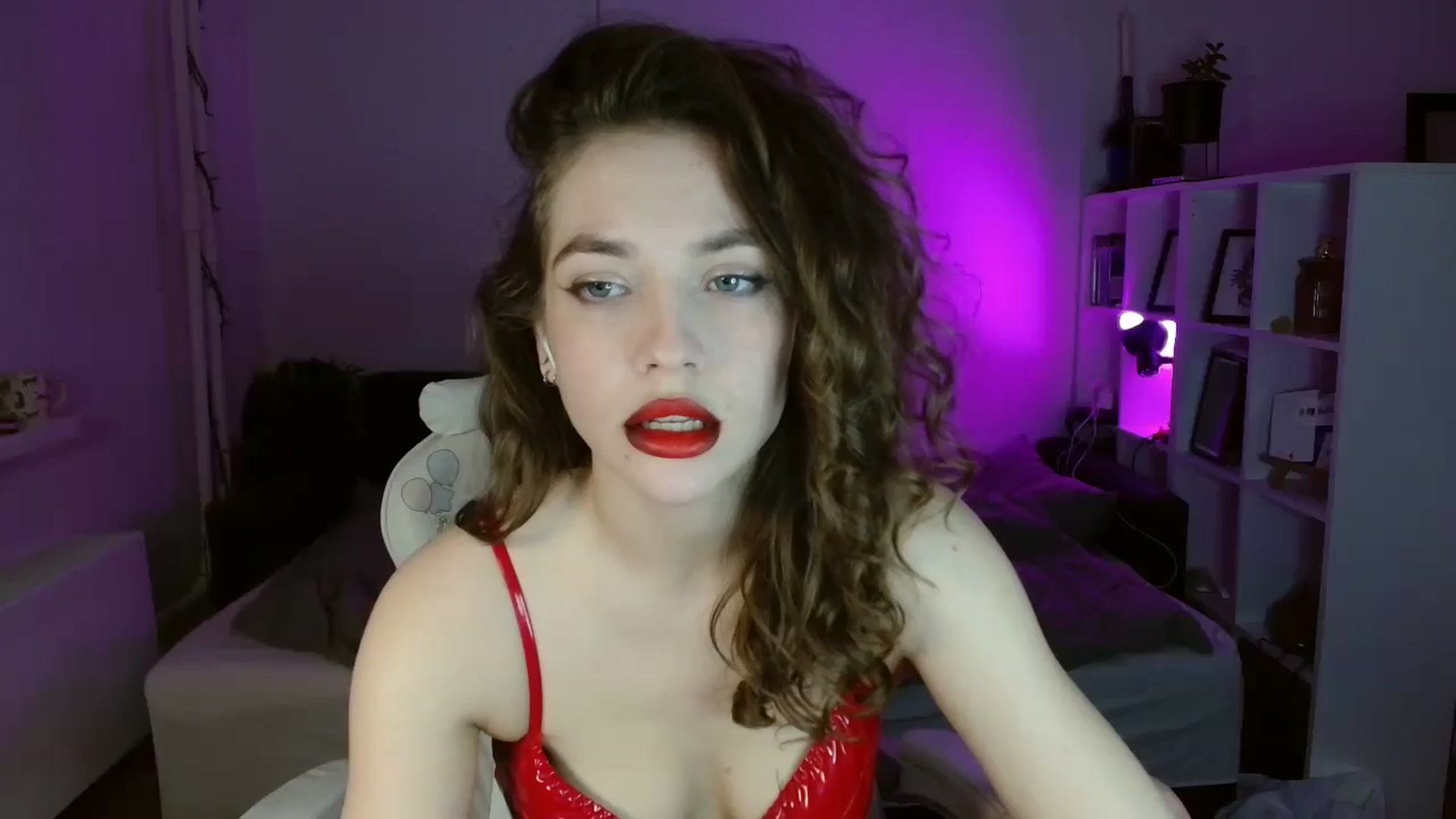 Gallery image thumbnail from FunnyMinni's myfreecams stream on, 12/25/2024, 18:12 image 1 of 20