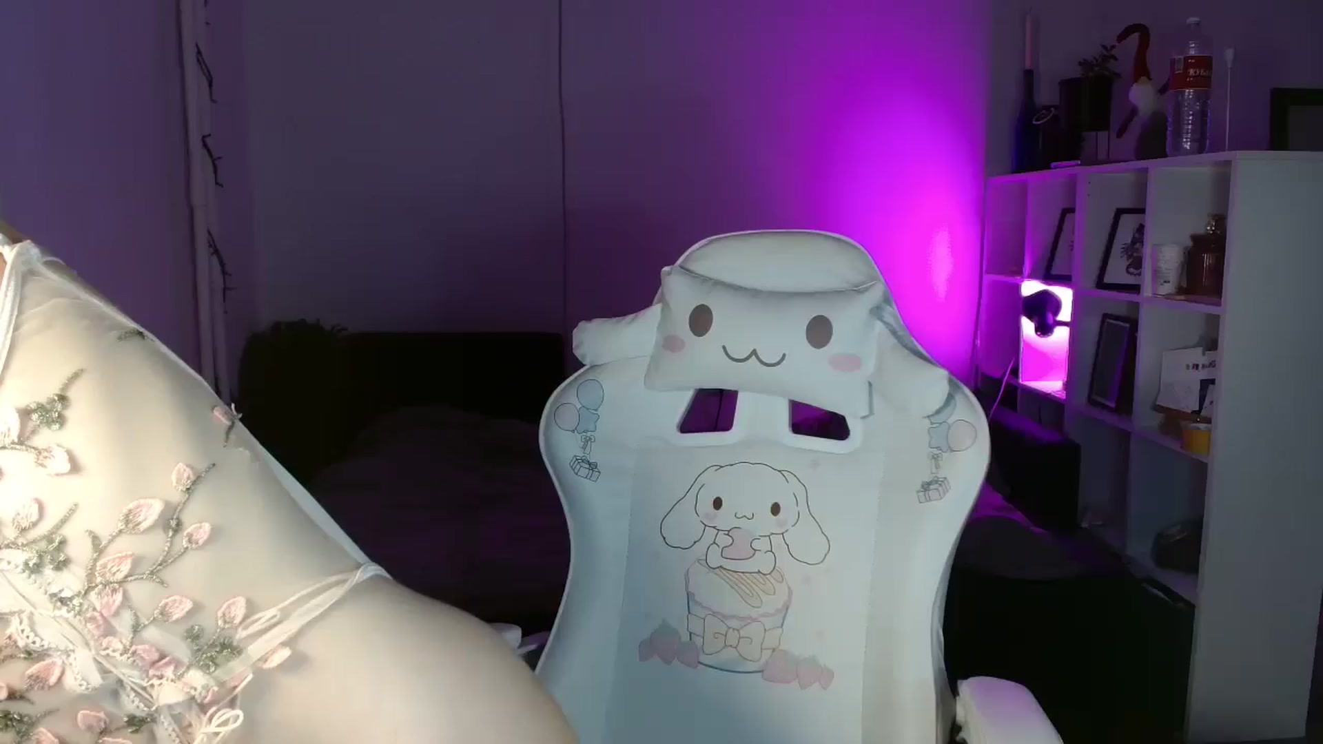Gallery image thumbnail from FunnyMinni's myfreecams stream on, 01/05/2025, 19:26 image 1 of 20