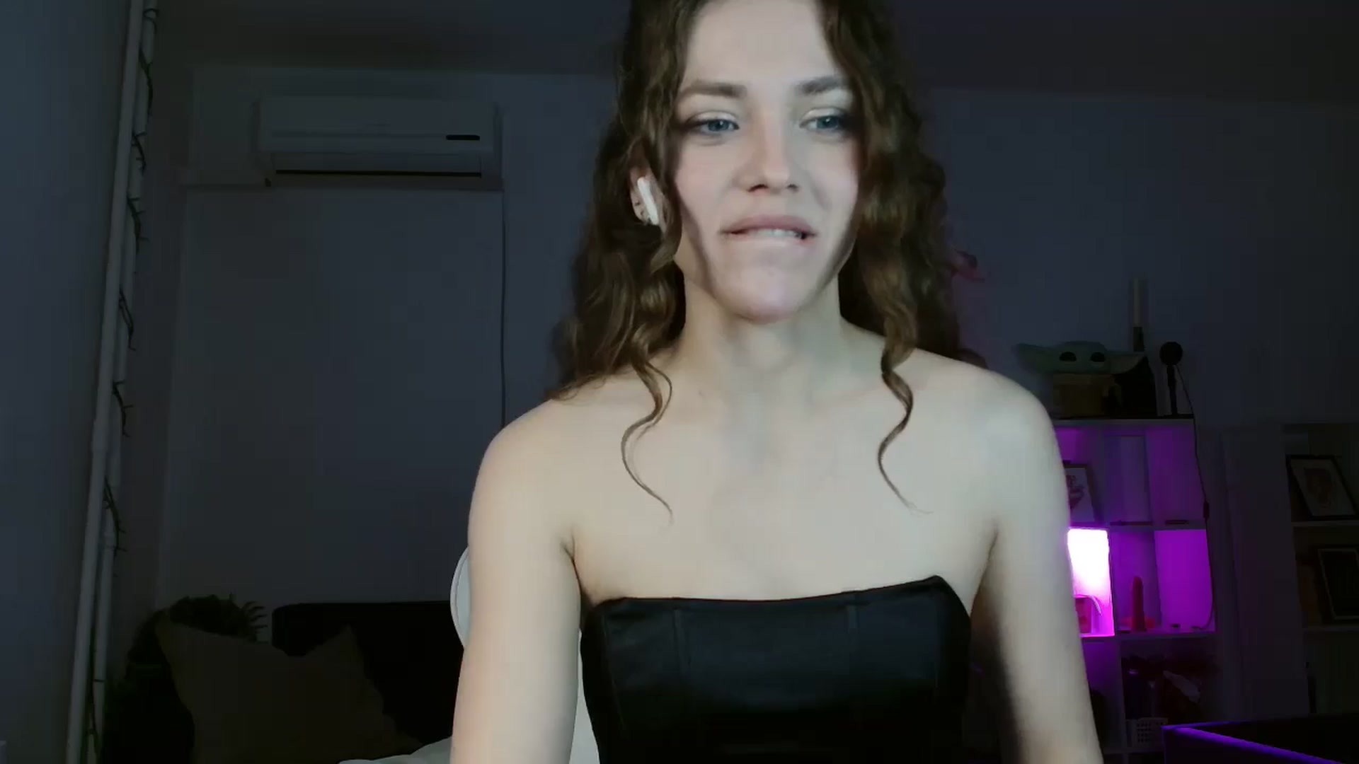 Gallery image thumbnail from FunnyMinni's myfreecams stream on, 01/19/2025, 20:55 image 8 of 20
