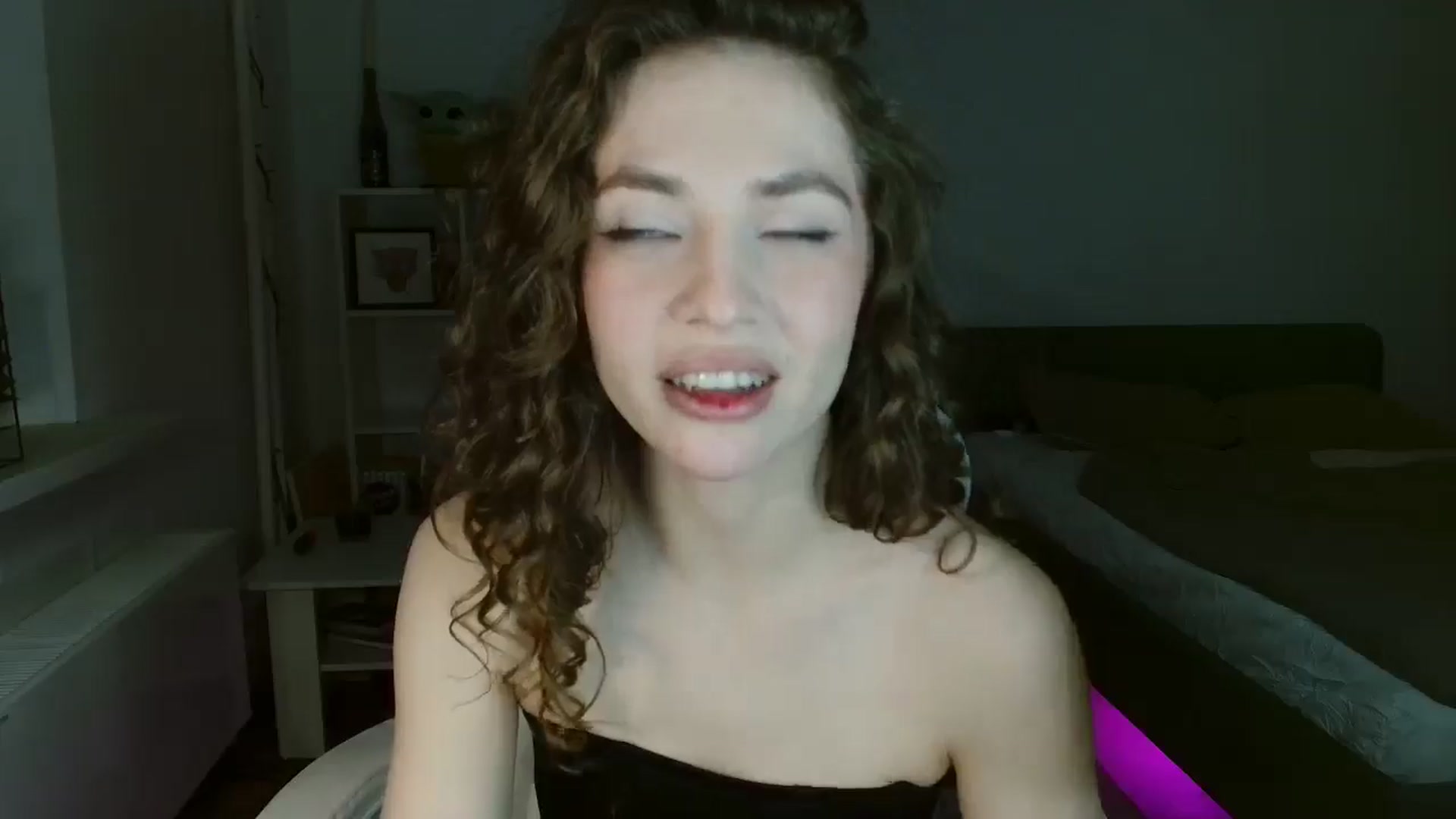 Gallery image thumbnail from FunnyMinni's myfreecams stream on, 01/21/2025, 19:03 image 6 of 20