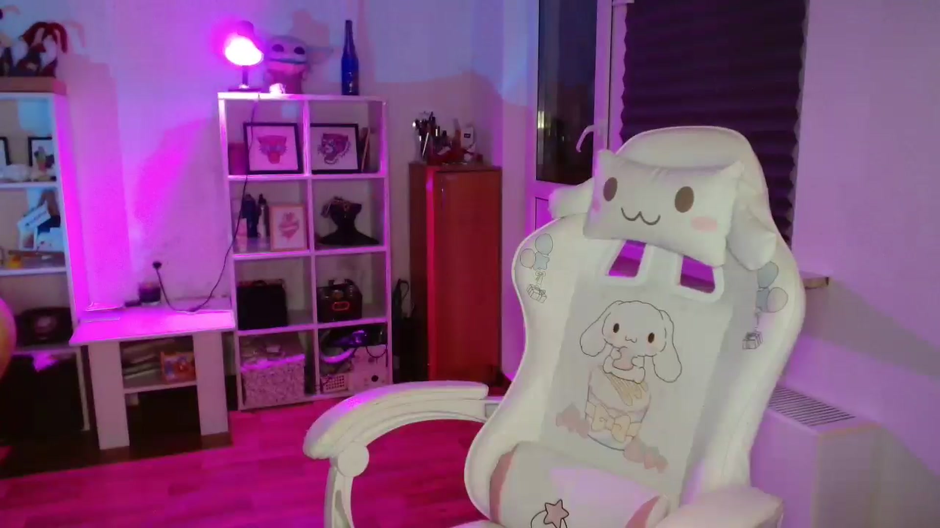 Gallery image thumbnail from FunnyMinni's myfreecams stream on, 02/20/2025, 19:24 image 19 of 20