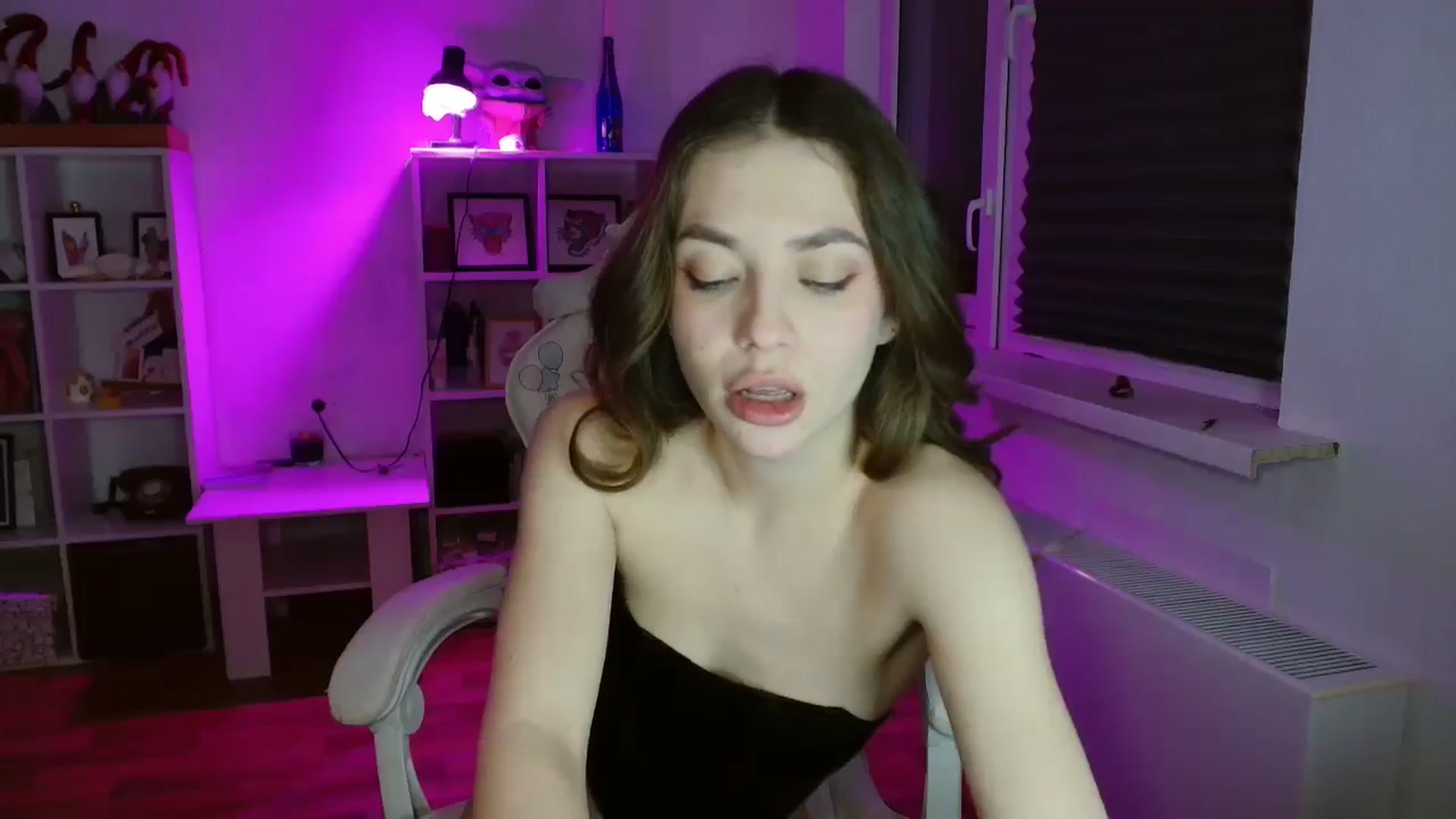 Gallery image thumbnail from FunnyMinni's myfreecams stream on, 03/01/2025, 18:03 image 7 of 20