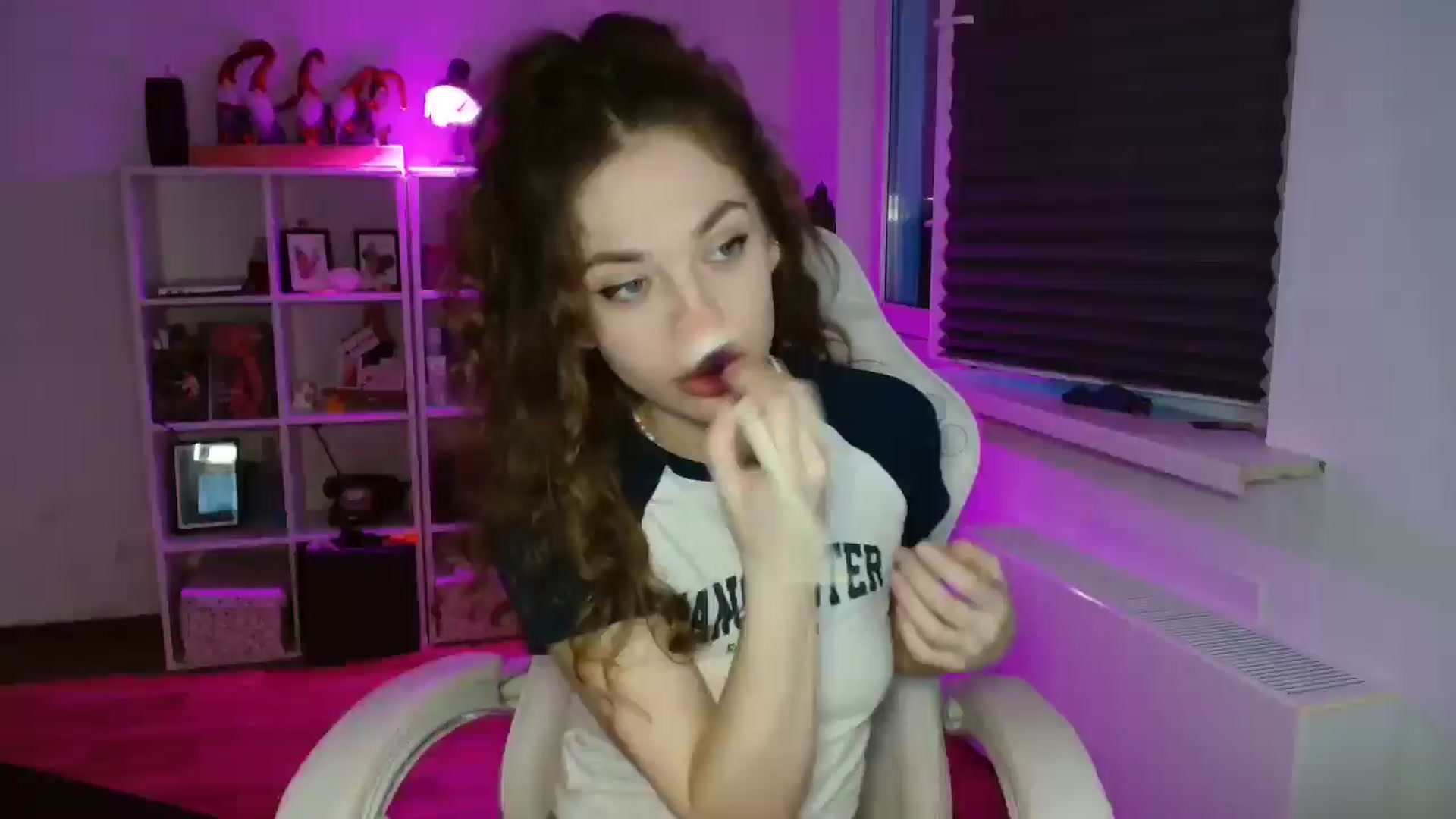 Gallery image thumbnail from FunnyMinni's myfreecams stream on, 03/12/2025, 17:06 image 1 of 20