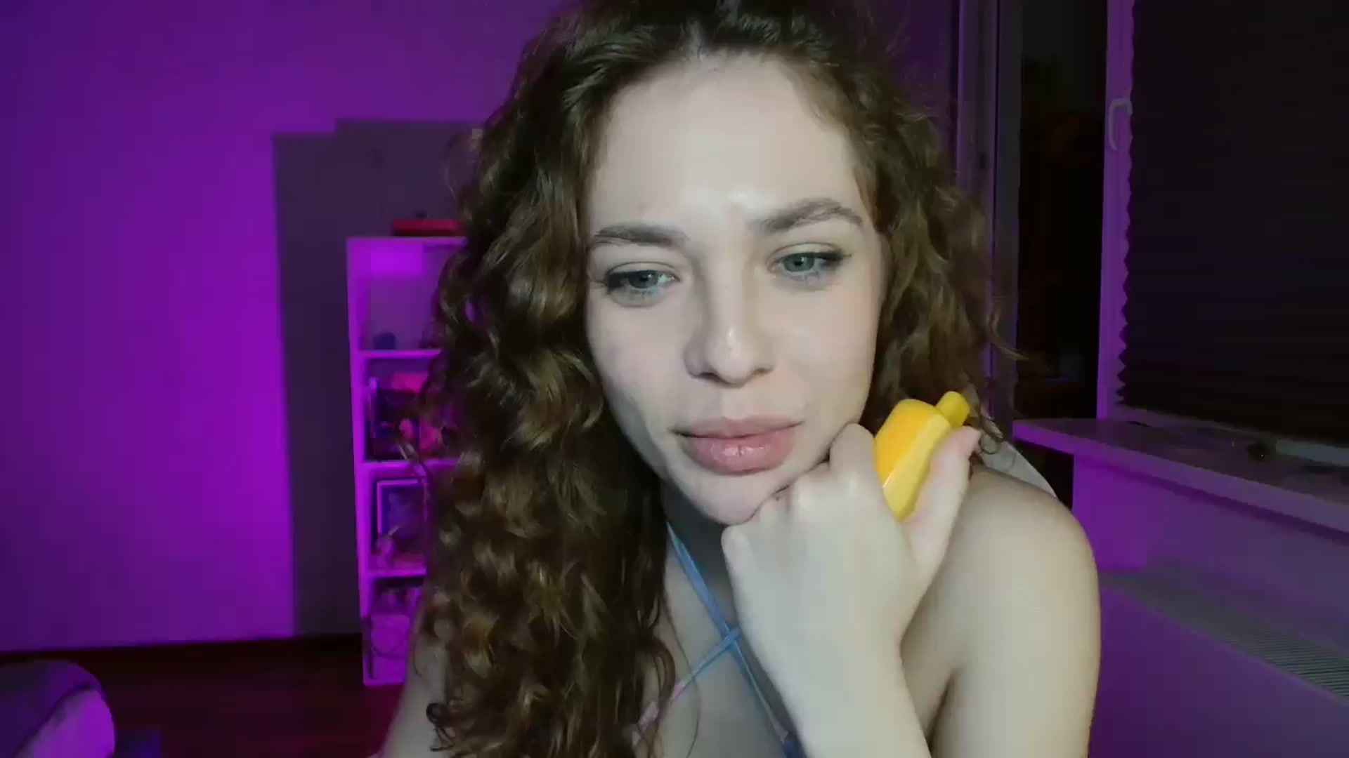 Gallery image thumbnail from FunnyMinni's myfreecams stream on, 04/01/2025, 18:13 image 16 of 20