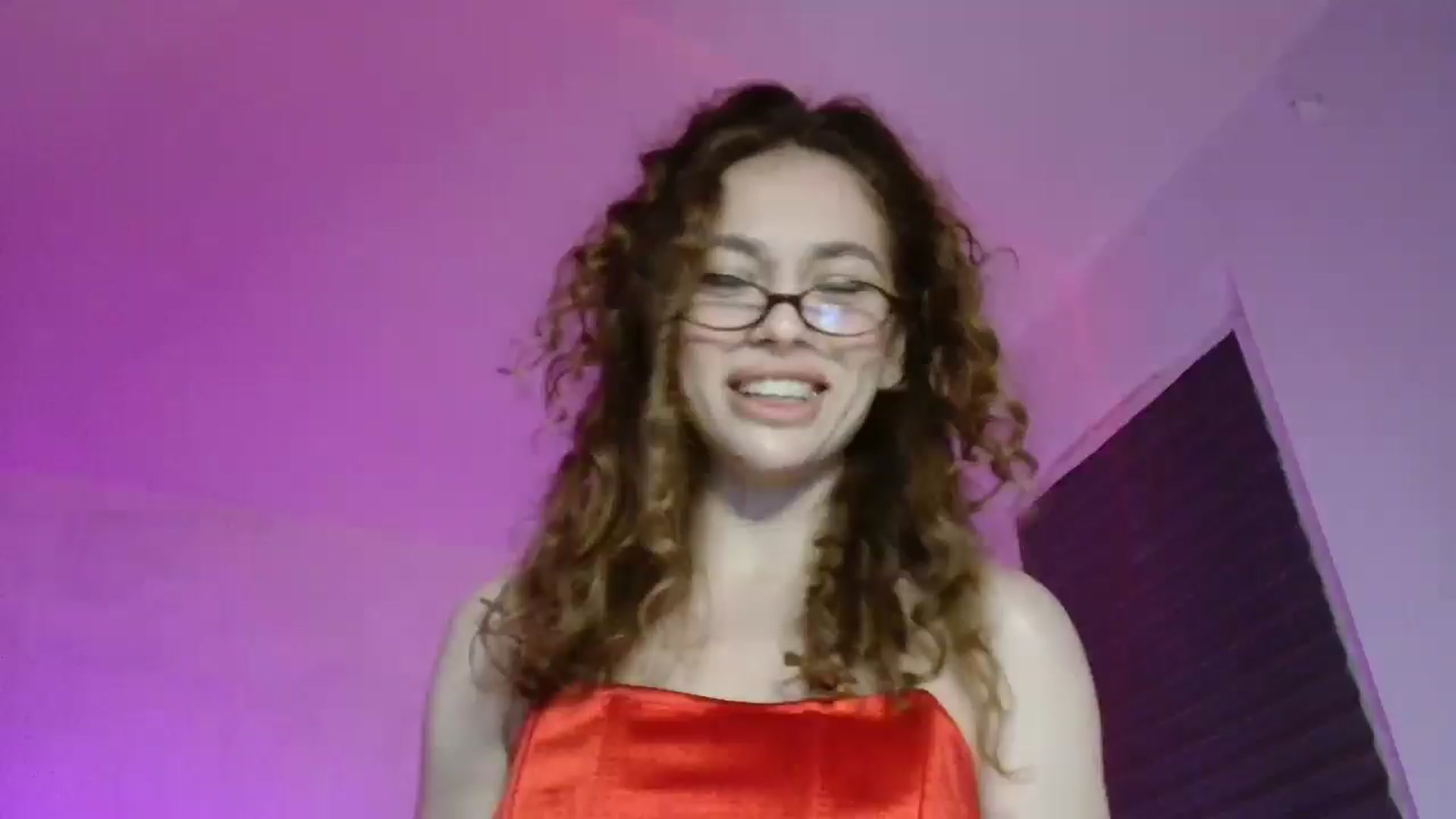 Gallery image thumbnail from FunnyMinni's myfreecams stream on, 04/06/2025, 19:33 image 10 of 20