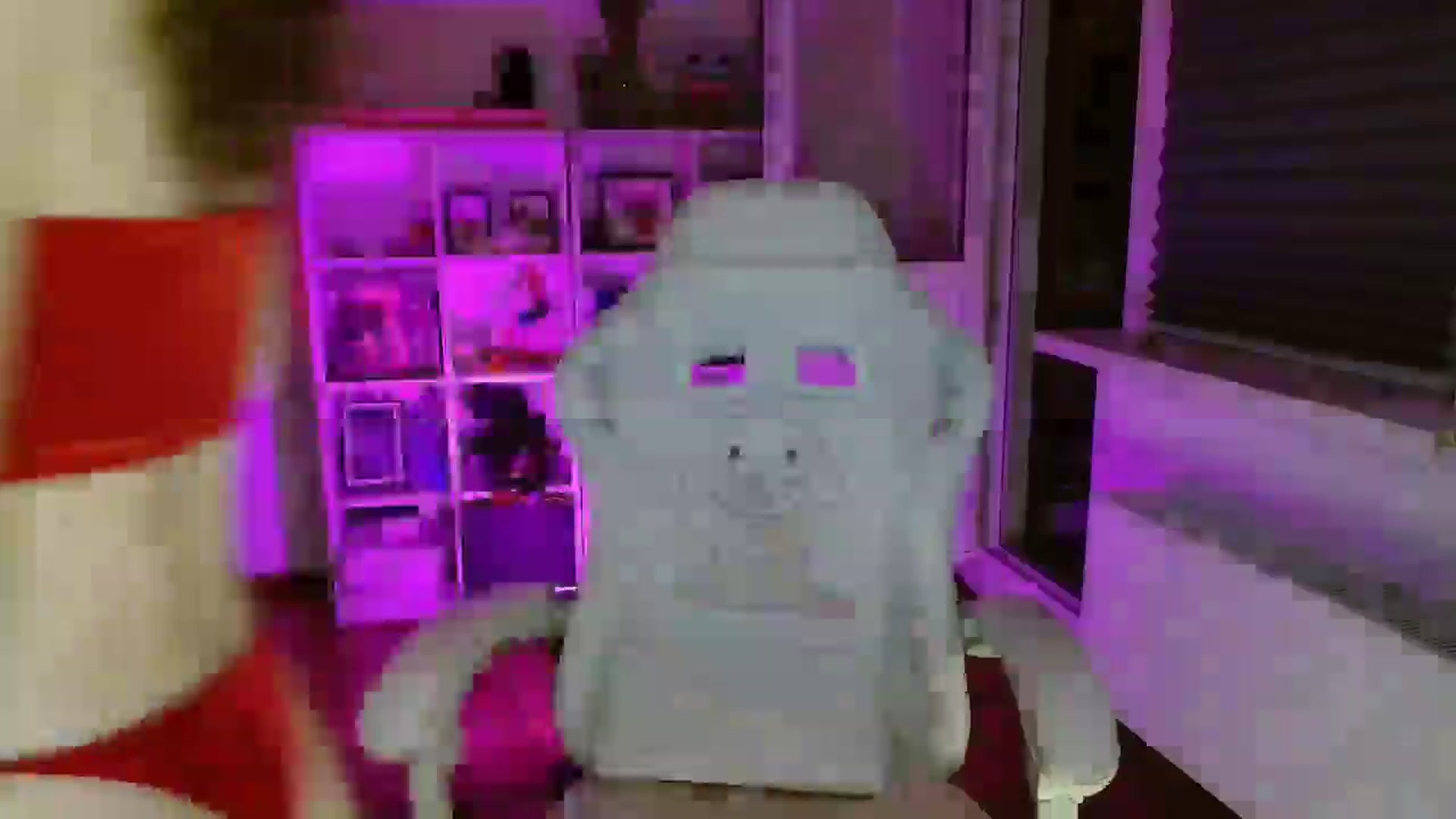 Gallery image thumbnail from FunnyMinni's myfreecams stream on, 04/06/2025, 19:33 image 15 of 20
