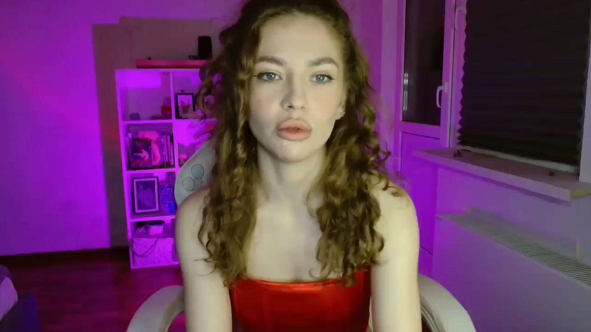 Gallery image thumbnail from FunnyMinni's myfreecams stream on, 04/06/2025, 19:33 image 4 of 20