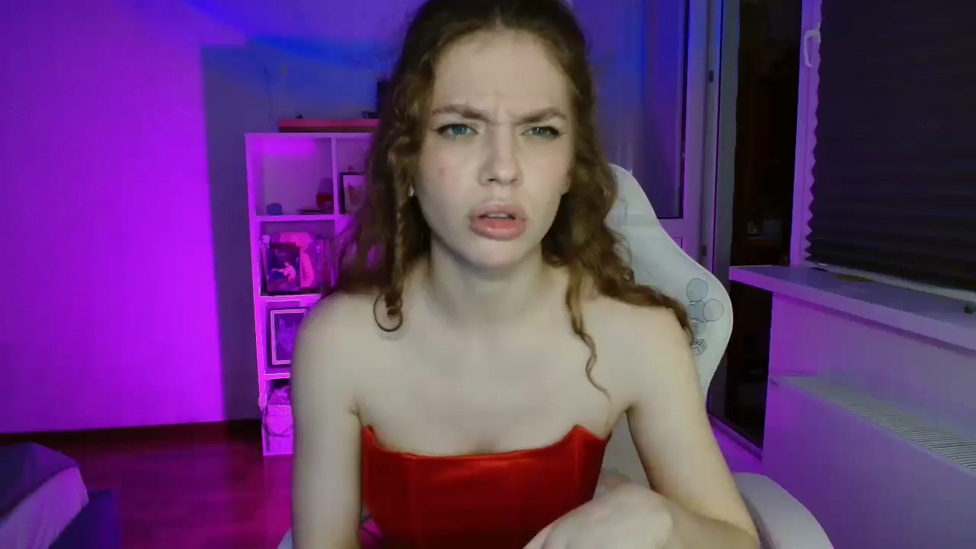 Gallery image thumbnail from FunnyMinni's myfreecams stream on, 04/07/2025, 18:37 image 9 of 20