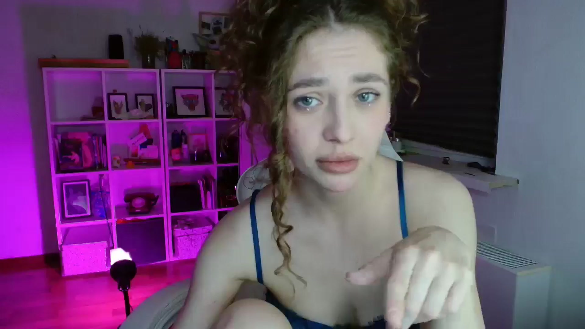 Gallery image thumbnail from FunnyMinni's myfreecams stream on, 04/18/2025, 19:26 image 8 of 20