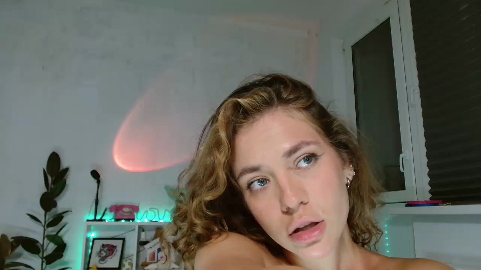 Gallery image thumbnail from FunnyMinni's myfreecams stream on, 08/15/2025, 20:38 image 8 of 20