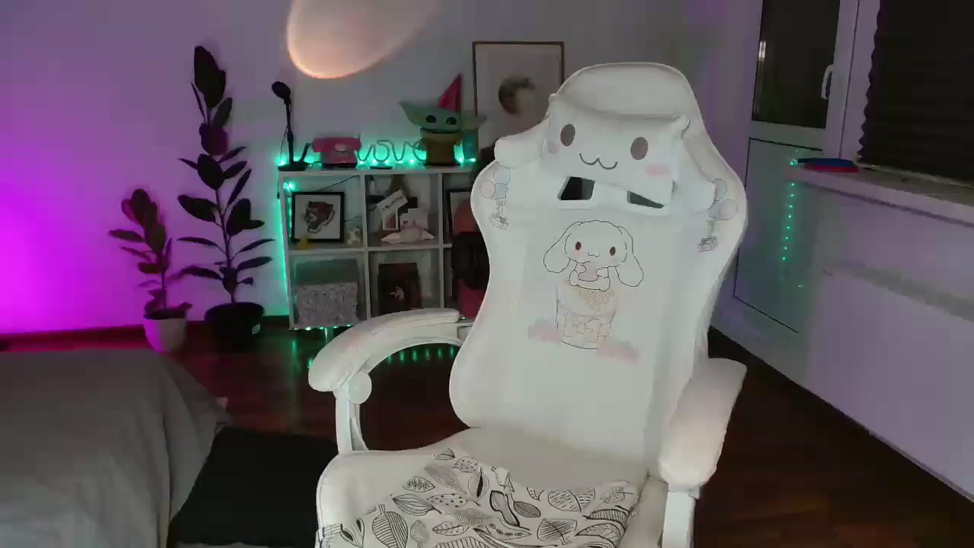 Gallery image thumbnail from FunnyMinni's myfreecams stream on, 08/19/2025, 18:59 image 13 of 20