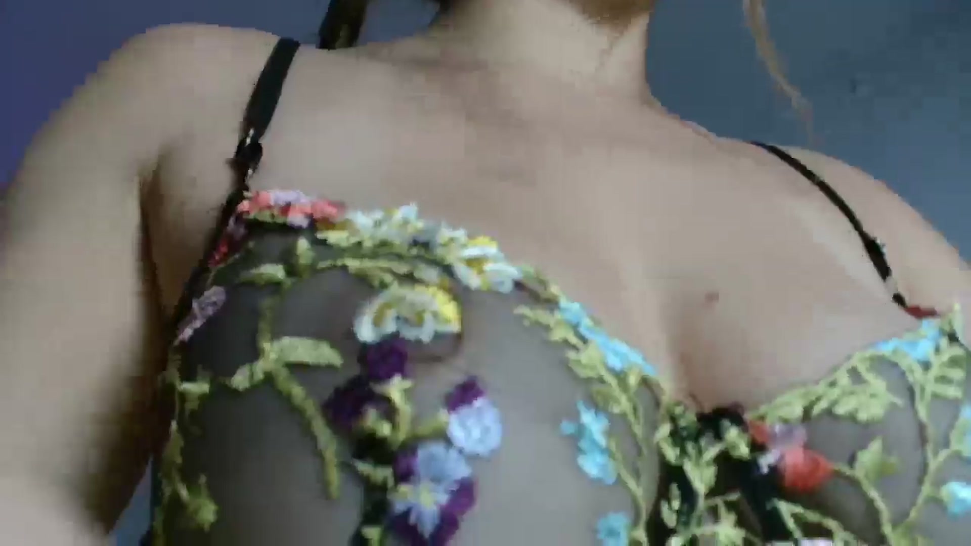 Gallery image thumbnail from FunnyMinni's myfreecams stream on, 08/28/2025, 21:05 image 18 of 20