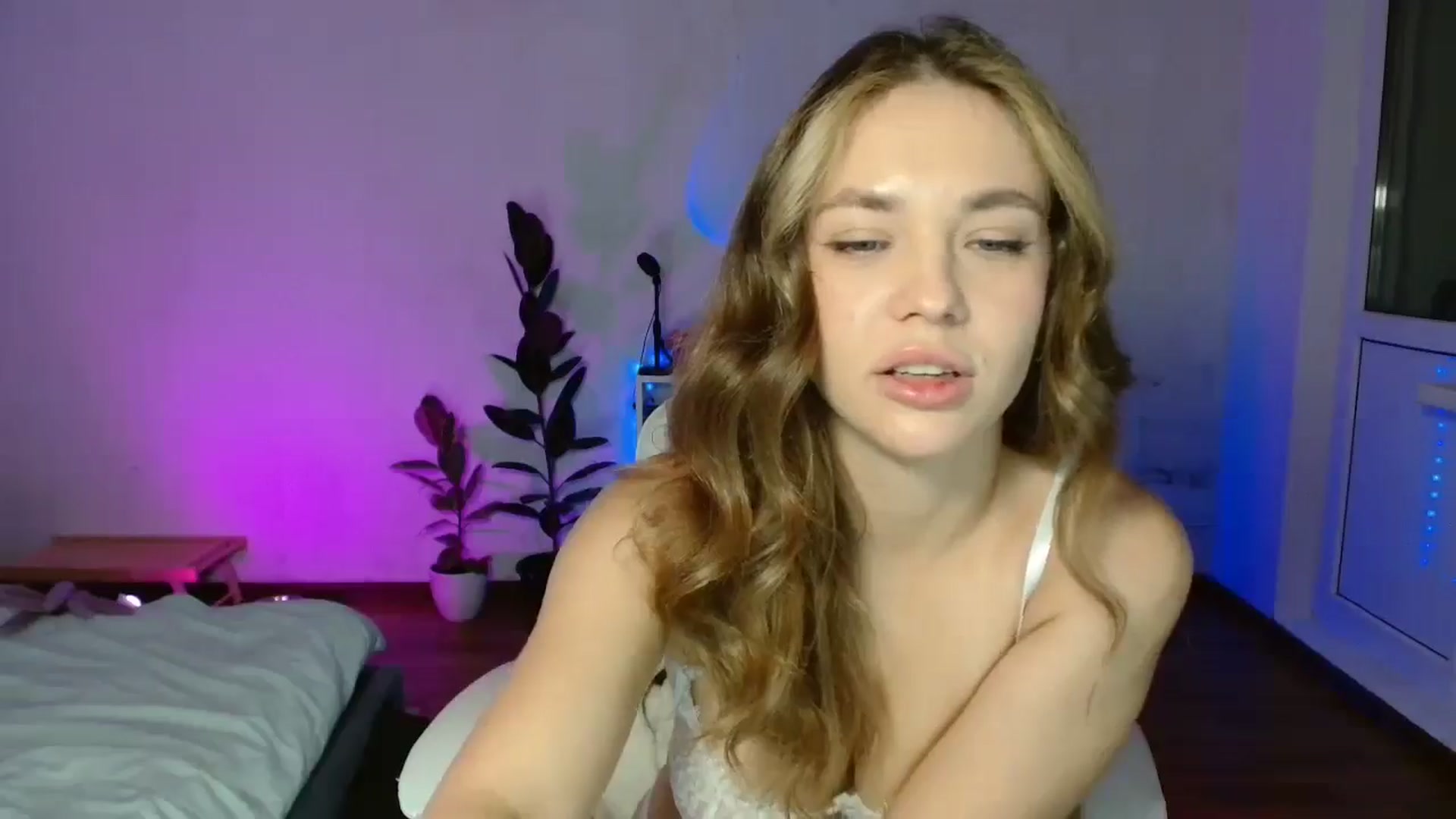 Gallery image thumbnail from FunnyMinni's myfreecams stream on, 09/03/2025, 21:23 image 15 of 20
