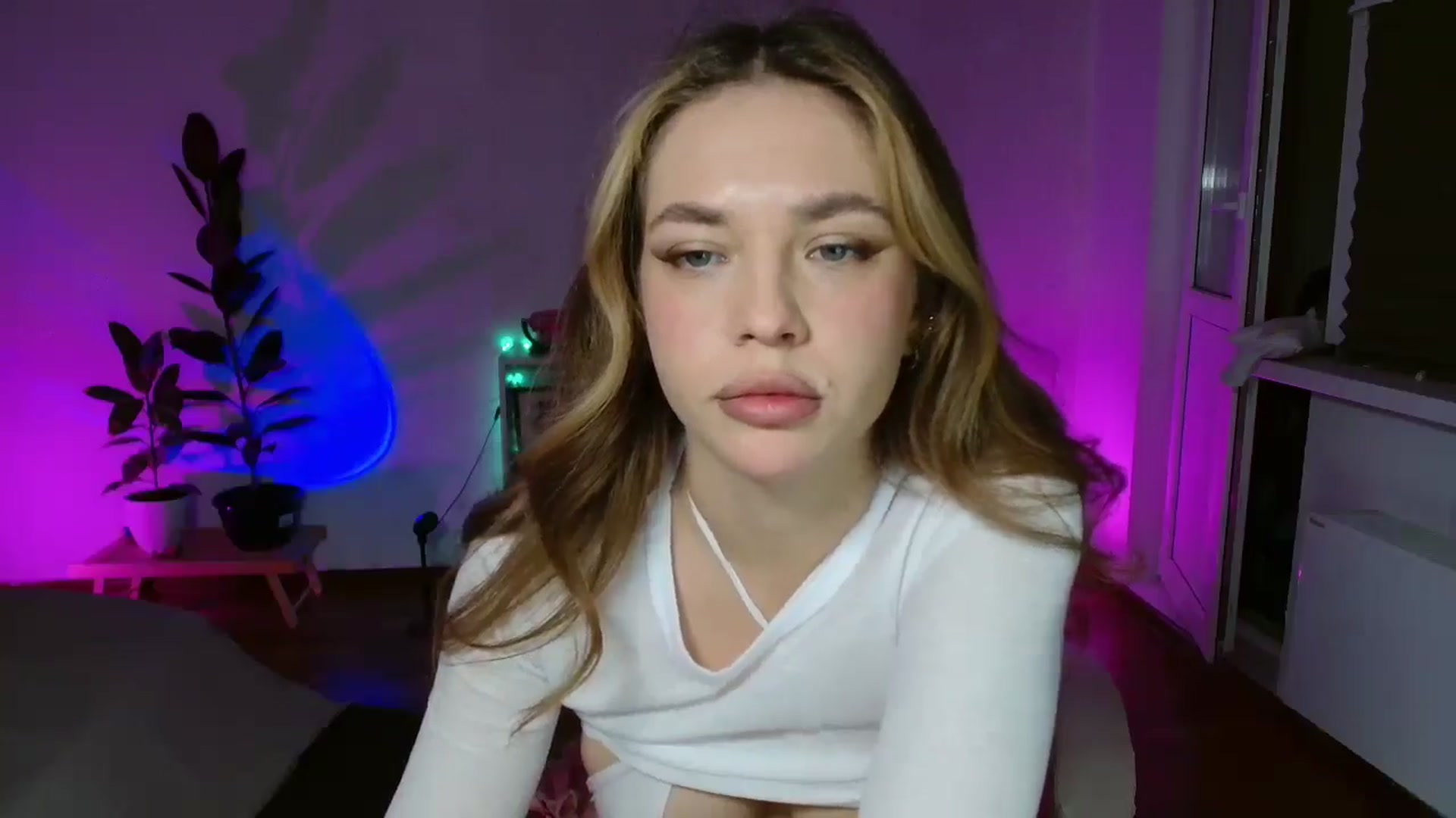 Gallery image thumbnail from FunnyMinni's myfreecams stream on, 09/23/2025, 17:19 image 13 of 20