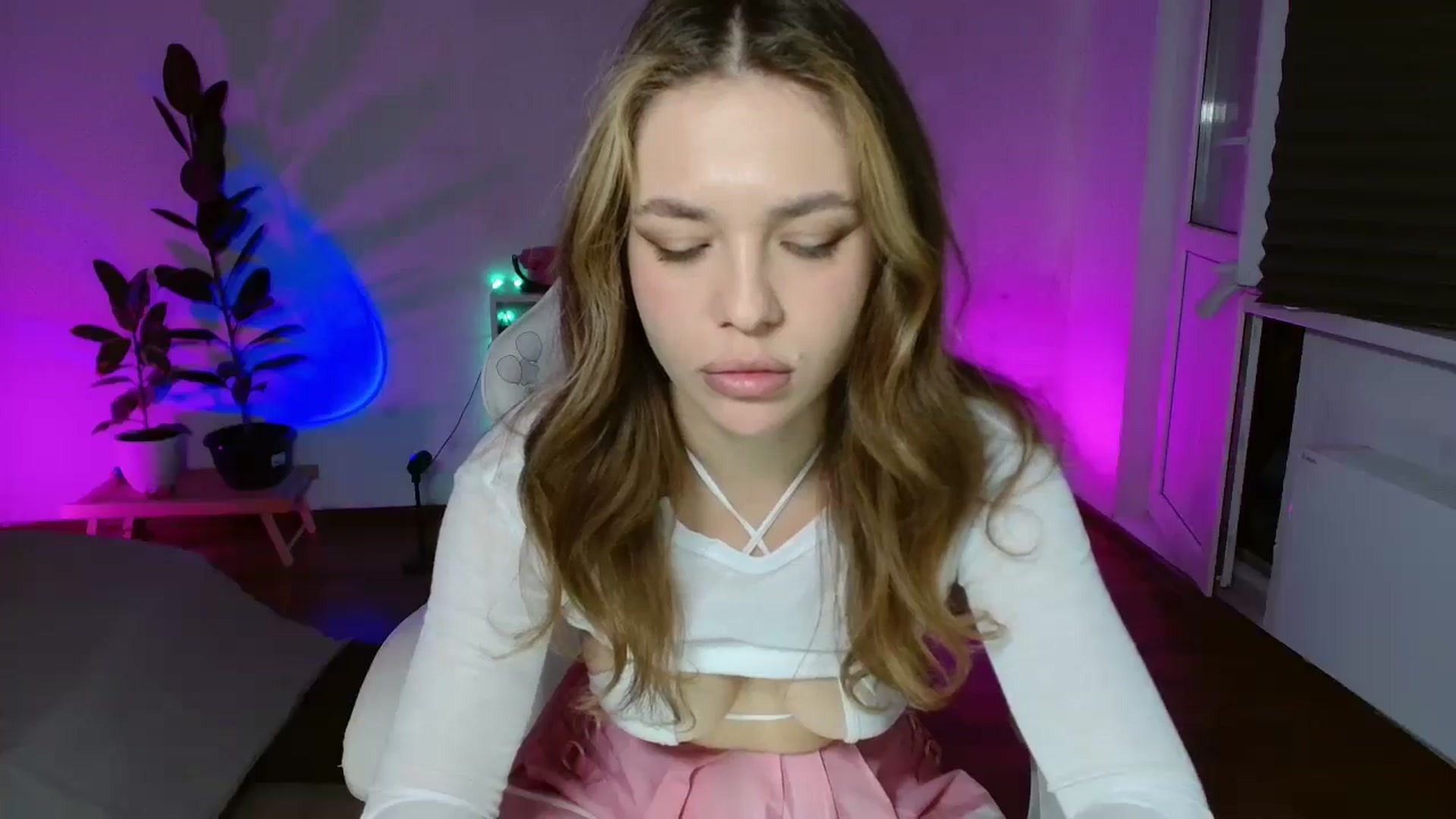 Gallery image thumbnail from FunnyMinni's myfreecams stream on, 09/23/2025, 20:21 image 9 of 20