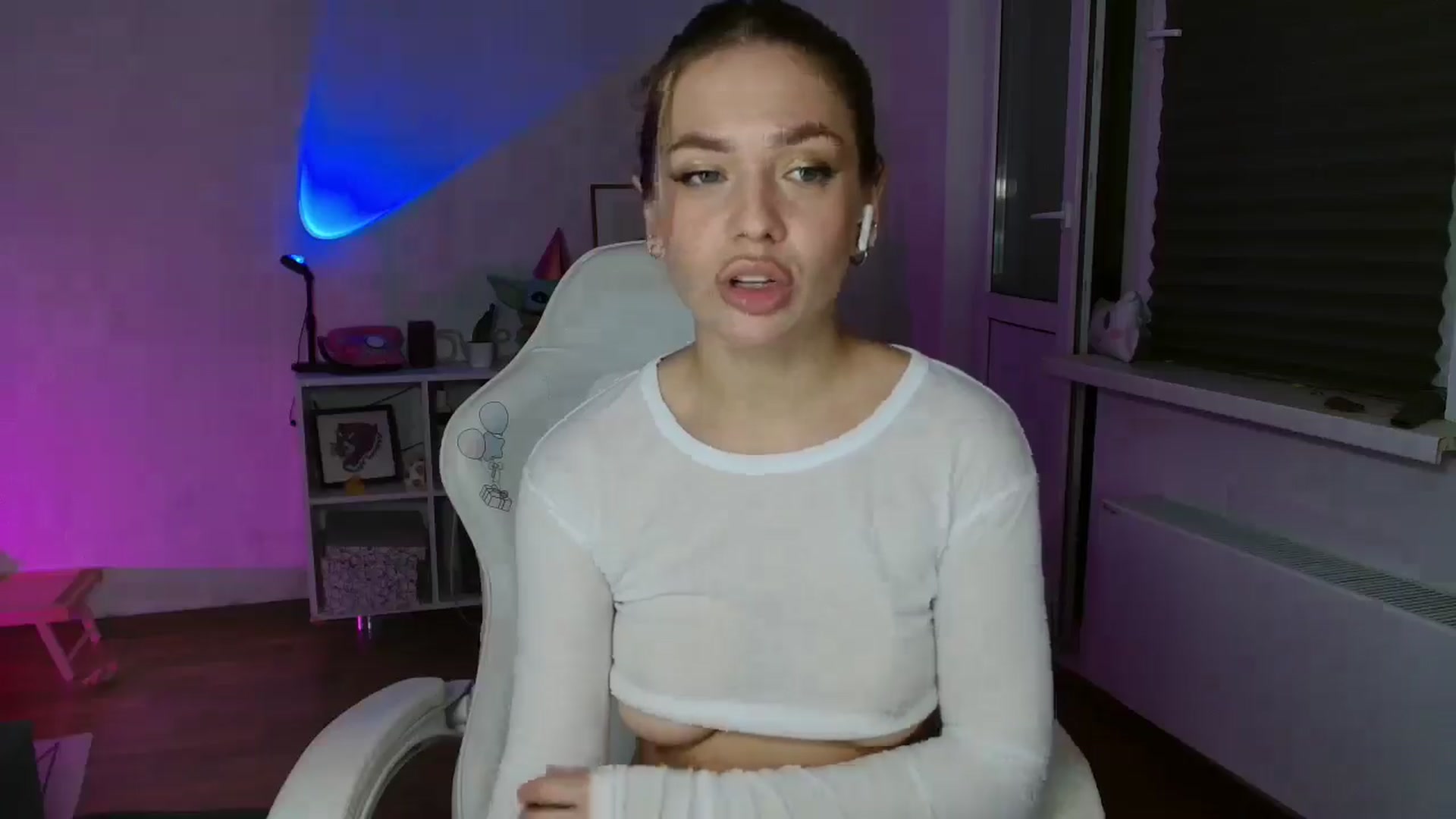 Gallery image thumbnail from FunnyMinni's myfreecams stream on, 10/06/2025, 20:27 image 16 of 20