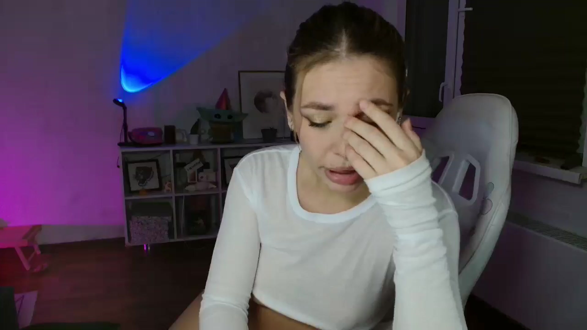 Gallery image thumbnail from FunnyMinni's myfreecams stream on, 10/06/2025, 20:27 image 10 of 20