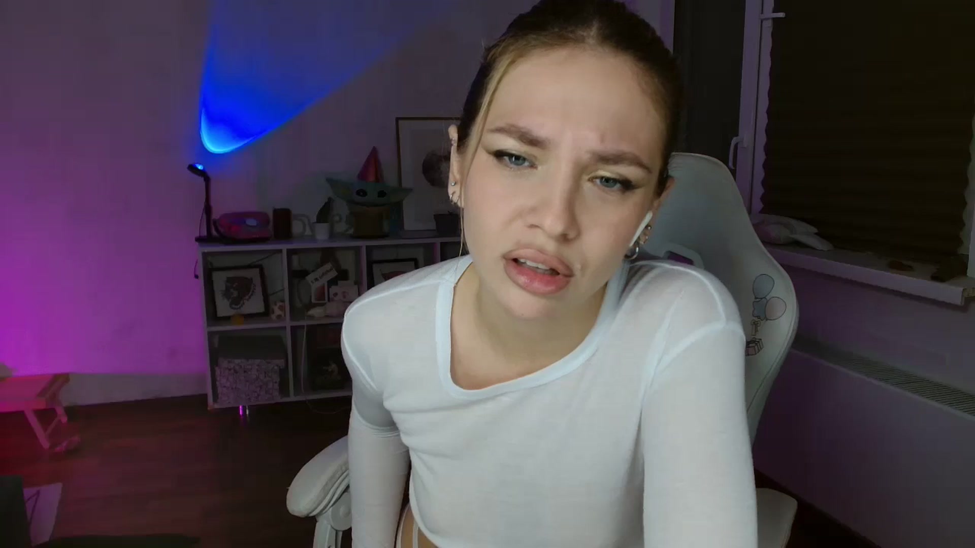 Gallery image thumbnail from FunnyMinni's myfreecams stream on, 10/06/2025, 20:27 image 9 of 20