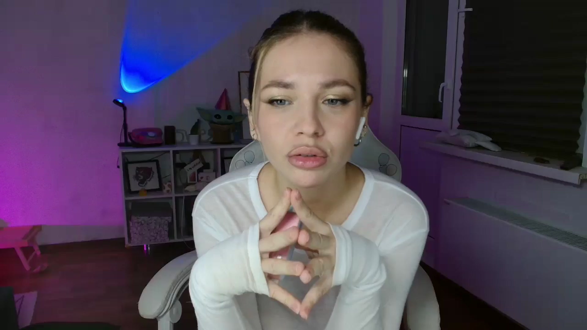 Gallery image thumbnail from FunnyMinni's myfreecams stream on, 10/06/2025, 20:27 image 3 of 20