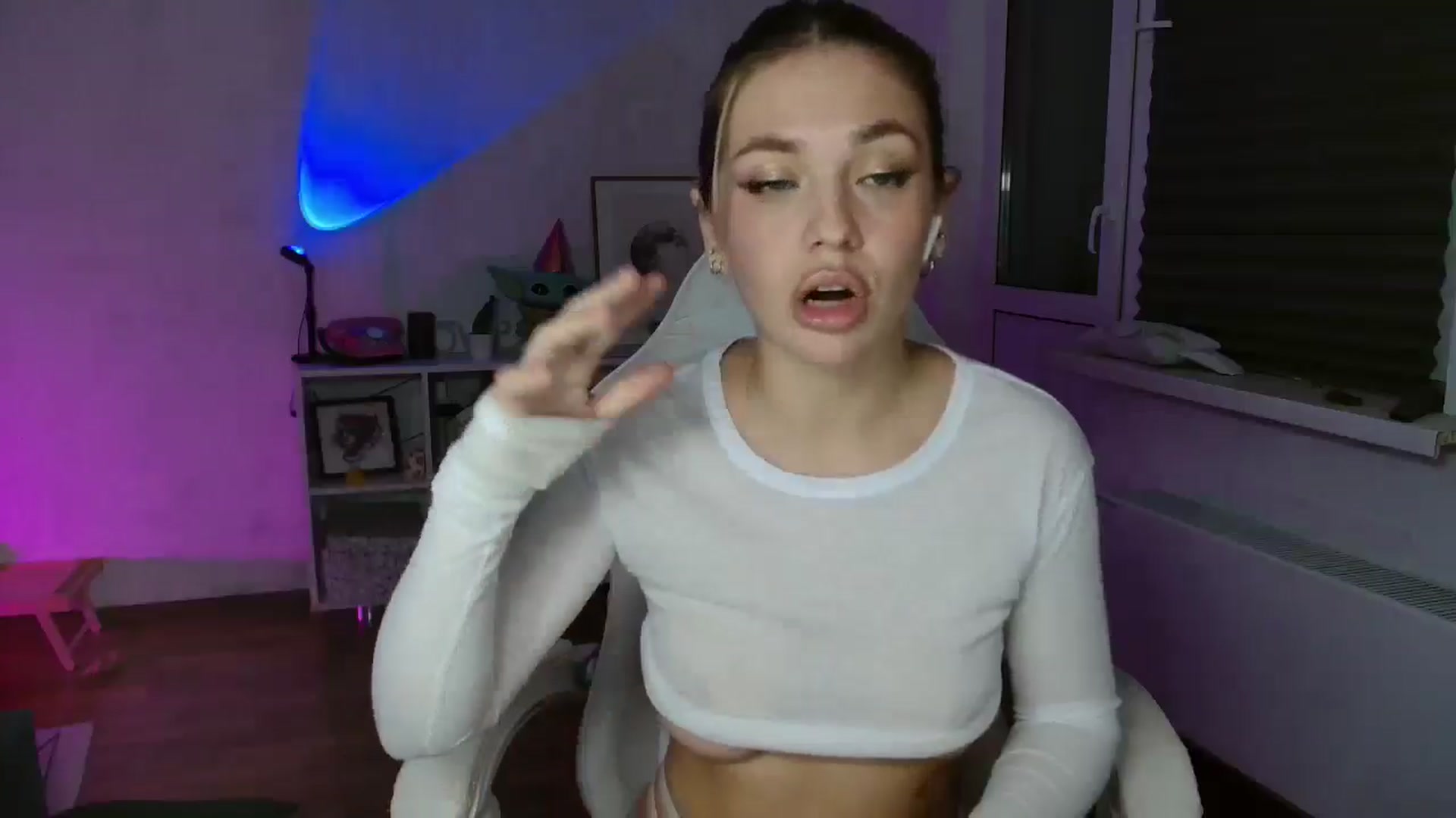 Gallery image thumbnail from FunnyMinni's myfreecams stream on, 10/06/2025, 20:27 image 6 of 20