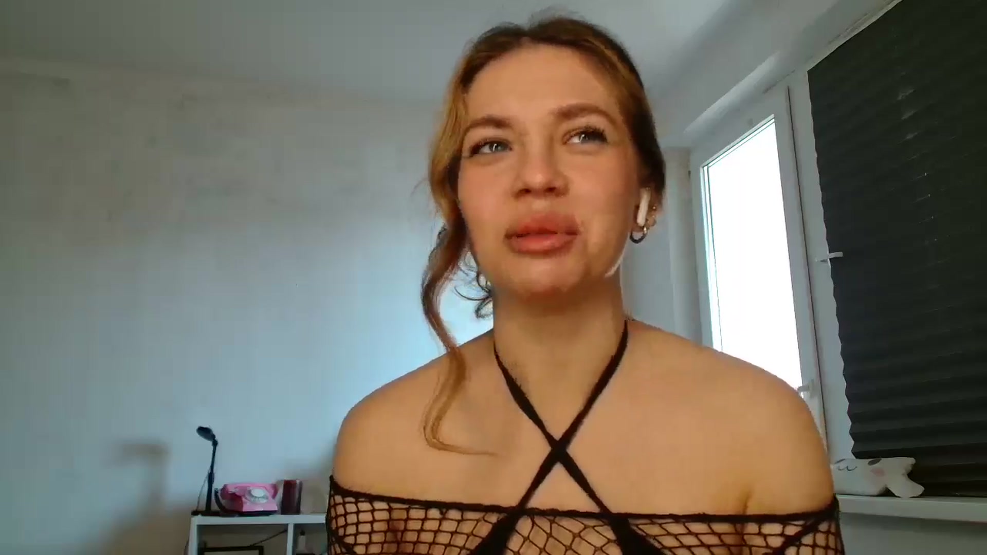 Gallery image thumbnail from FunnyMinni's myfreecams stream on, 10/08/2025, 08:19 image 4 of 20
