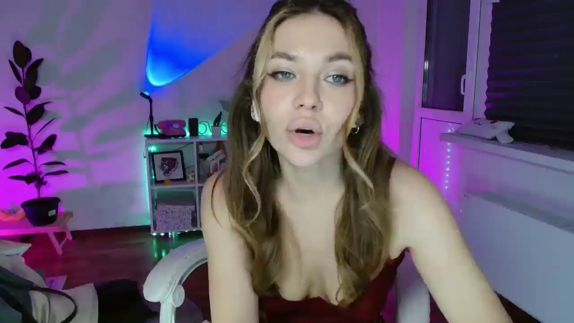 Gallery image thumbnail from FunnyMinni's myfreecams stream on, 10/08/2025, 21:11 image 10 of 20
