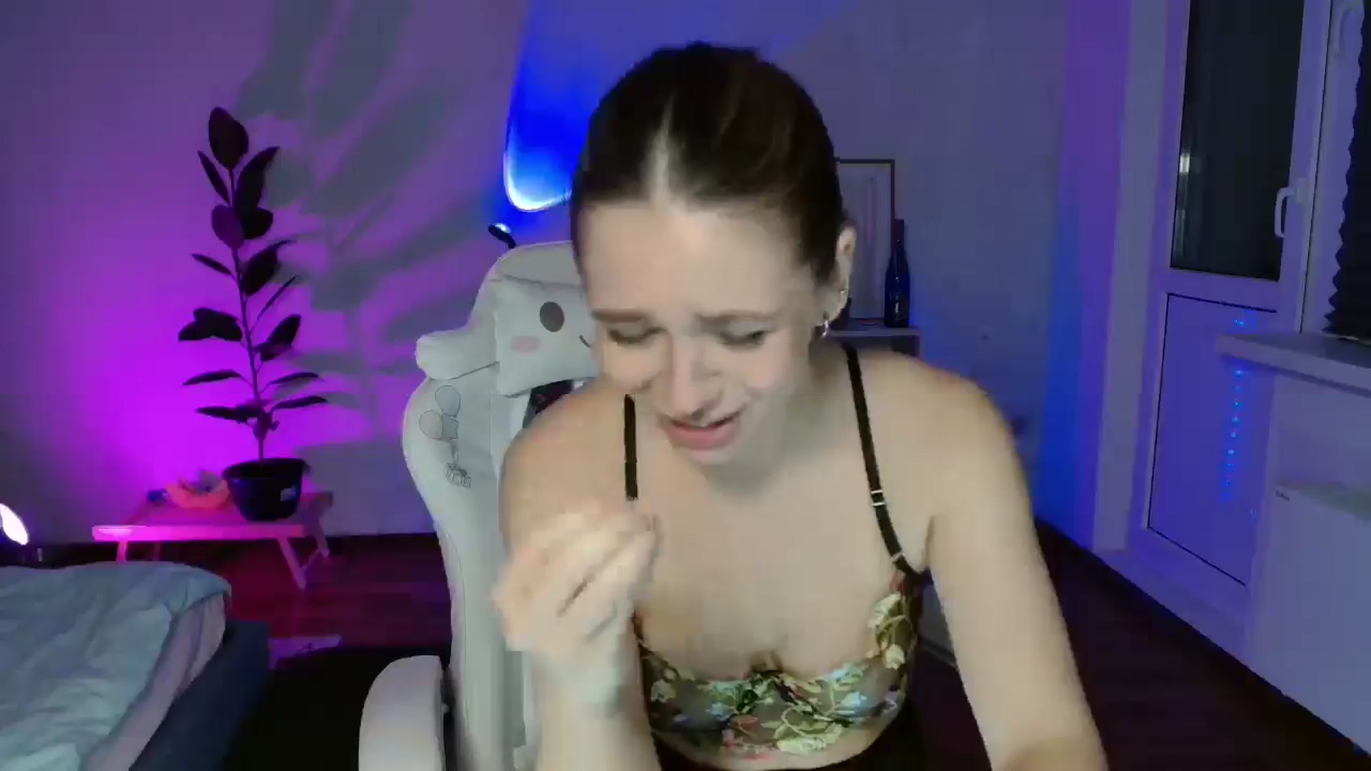 Gallery image thumbnail from FunnyMinni's myfreecams stream on, 10/13/2025, 20:28 image 19 of 20